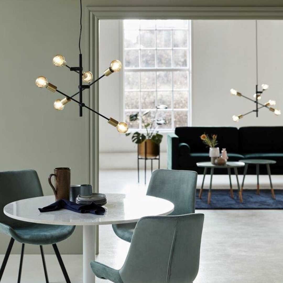 Josefine can do no wrong. 😍 No matter the interior, the black lines and brass finish create a versatile frame to personalise with bulbs of your choice. Combine textured Avra bulbs for a soft chic look. Place grey tint ST64 bulbs for an industrial lo