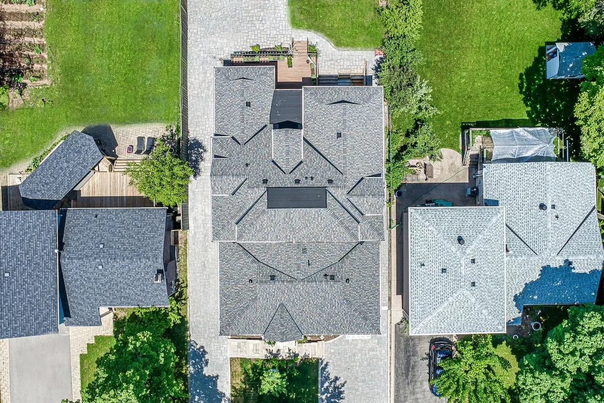 2467 Yarmouth Crescent-5.jpeg