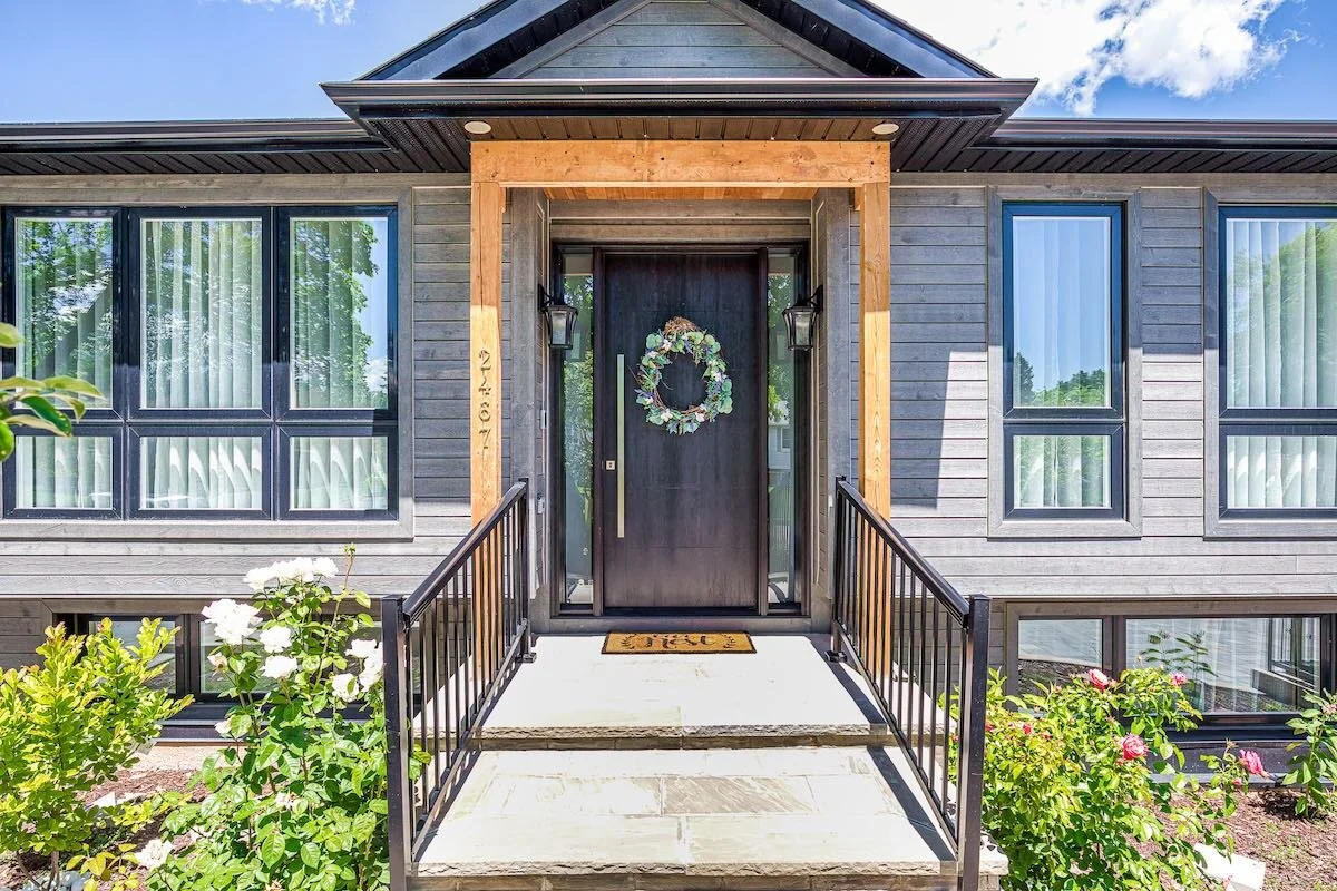 2467 Yarmouth Crescent-15.jpeg
