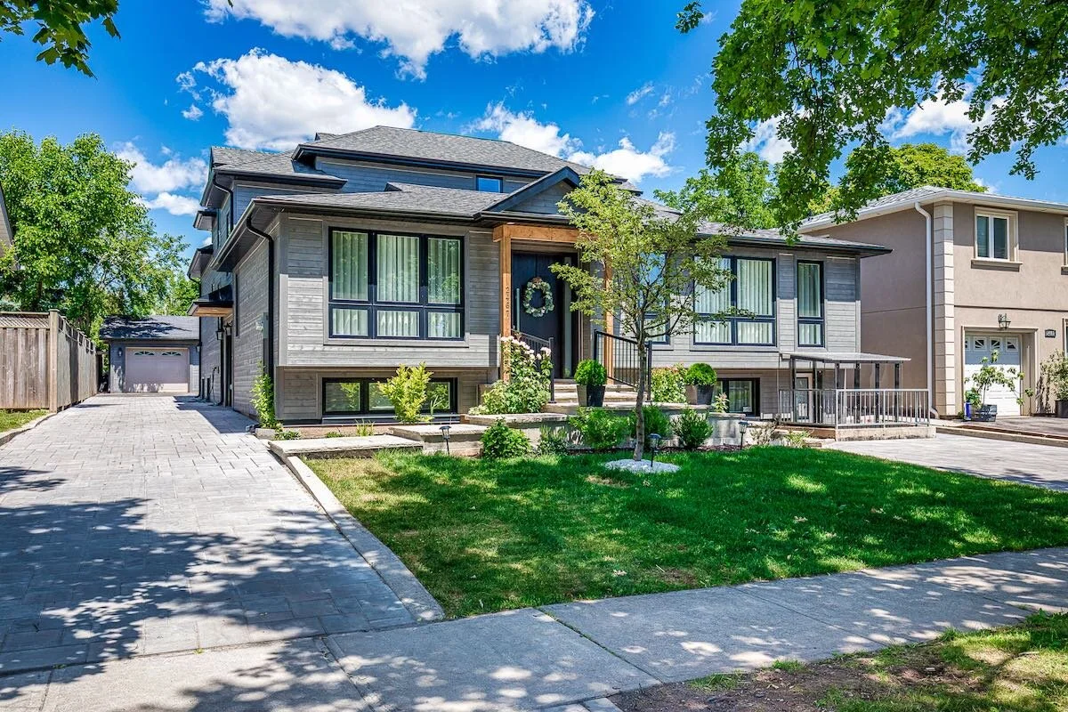 2467 Yarmouth Crescent-9.jpeg
