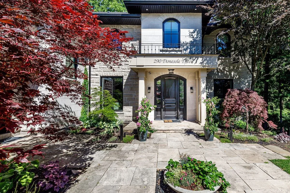 290 Donessle Drive-9.jpeg