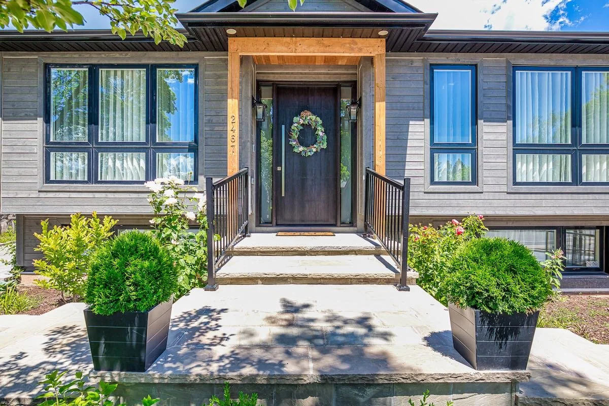 2467 Yarmouth Crescent-11.jpeg