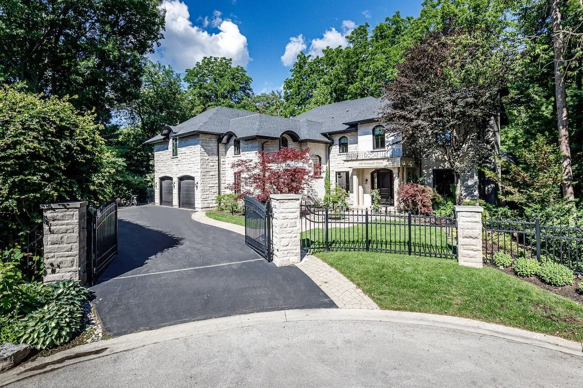 290 Donessle Drive-4.jpeg