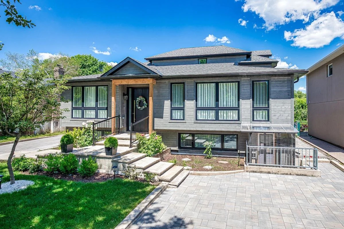 2467 Yarmouth Crescent-6.jpeg