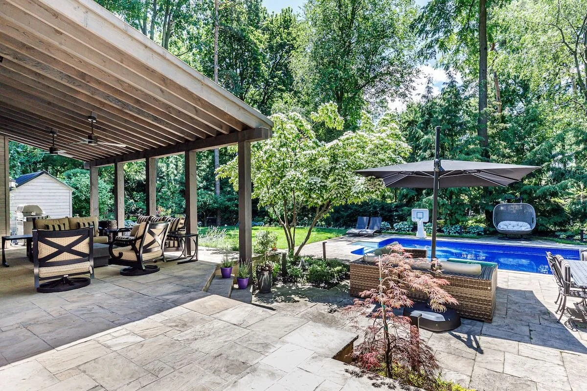290 Donessle Drive-19.jpeg