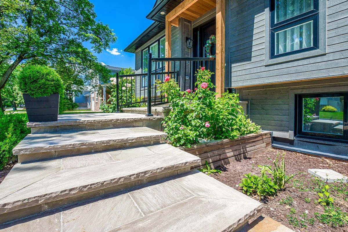 2467 Yarmouth Crescent-13.jpeg