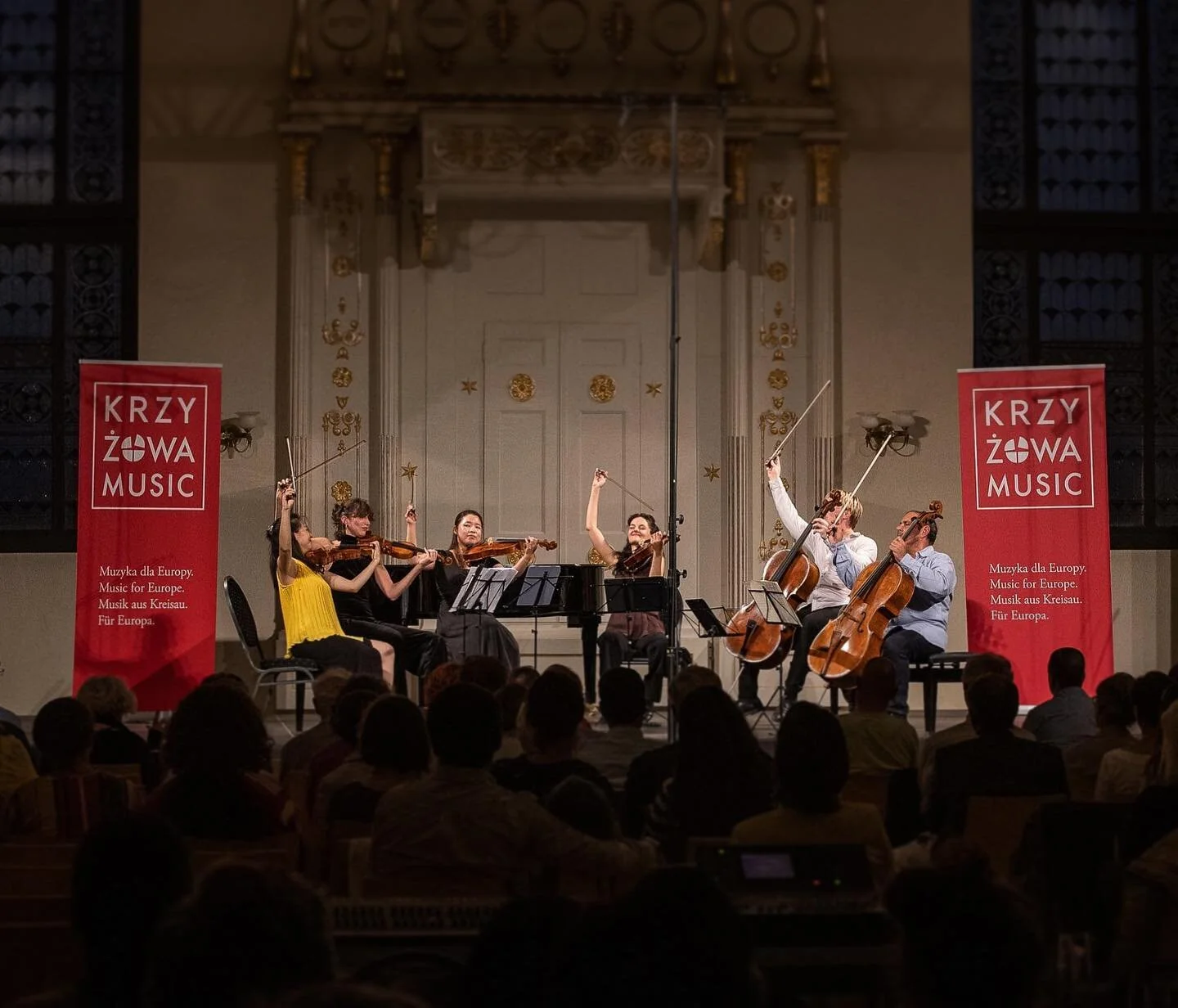 💥 Absolutely loved sharing this week doing chamber music with the loveliest people @thevialeensings @juliettebeauchamp_ @lisasung_ @jonswensencello and the greatest Gary Hoffman ❤️

So many emotions playing Brahms Sextet No. 2, a very special perfor