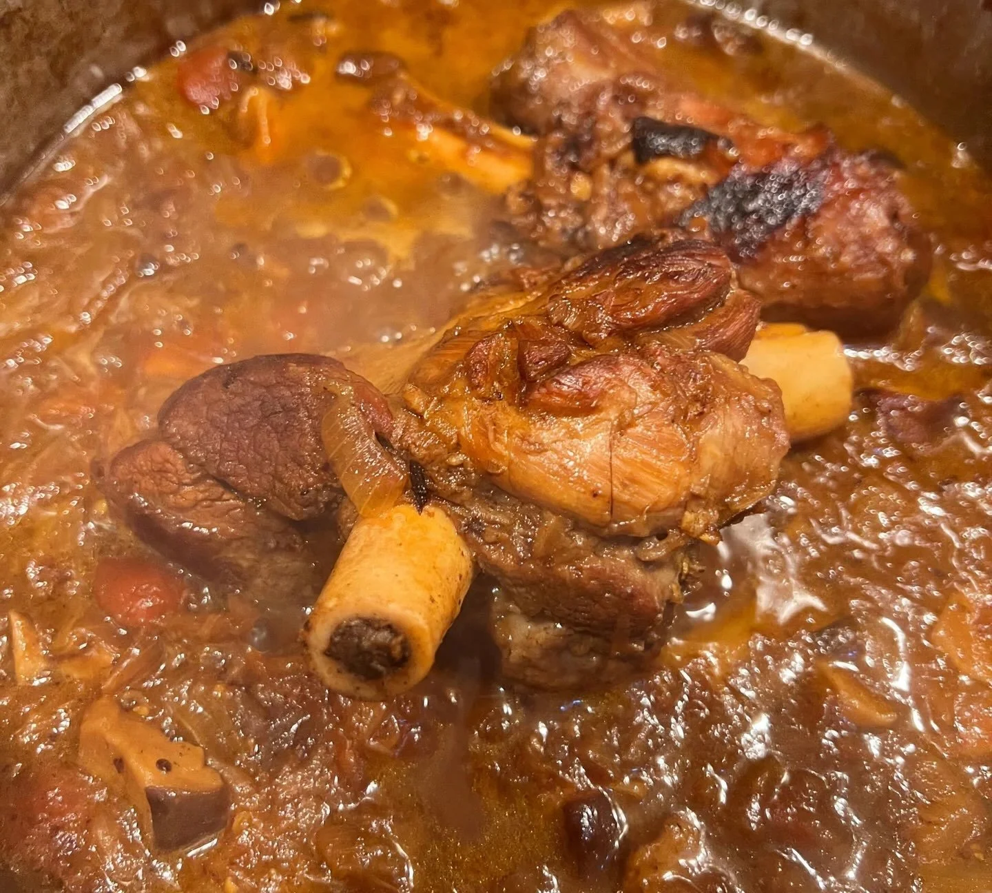 Osso Bucco.
Swipe to see where this dish started with our dinner chef Jimmy Pintiello!

- Amazing @dartagnanfoods sourced - imported from small scale veal farms in southwest France. 
- European Union 5 Freedoms approved humane!
- Antibiotics and horm