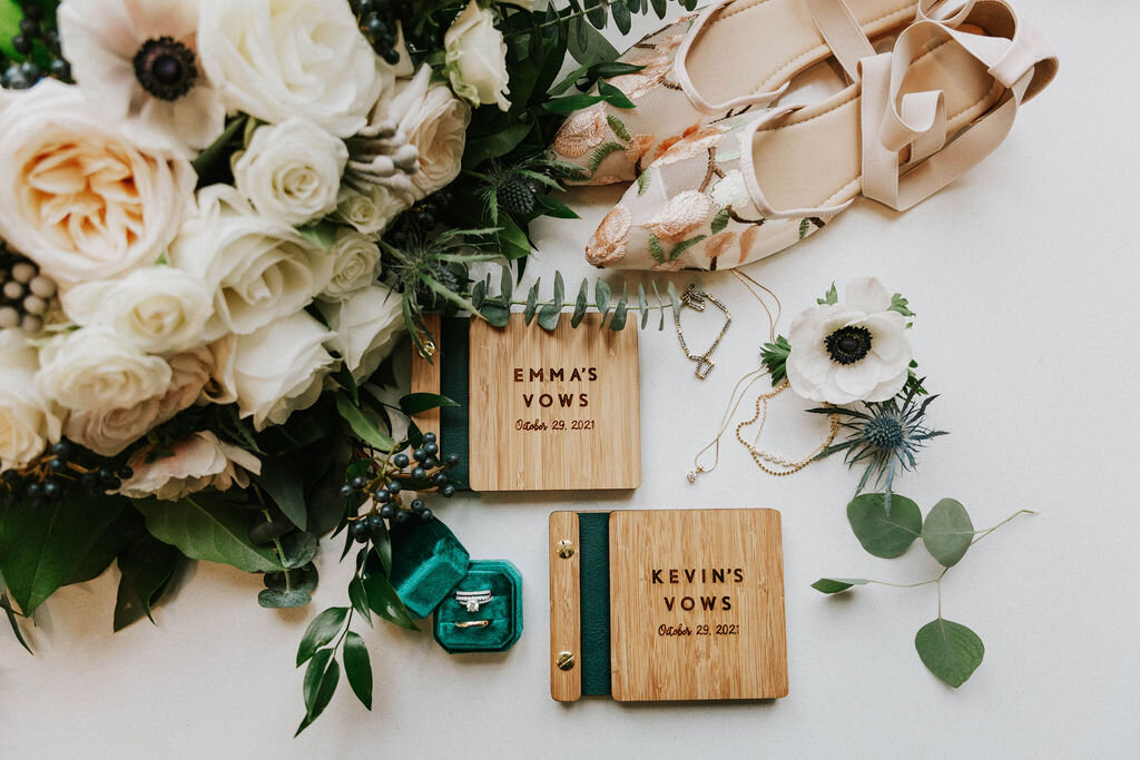 🚨PRO TIP: Let's have a quick flower chat about FLAT LAYS. 

1. What are they?! Flat lays are a great way for the photographer to capture the beautiful details of your day&mdash;the invitations, jewelry, accessories, etc. The list can include anythin