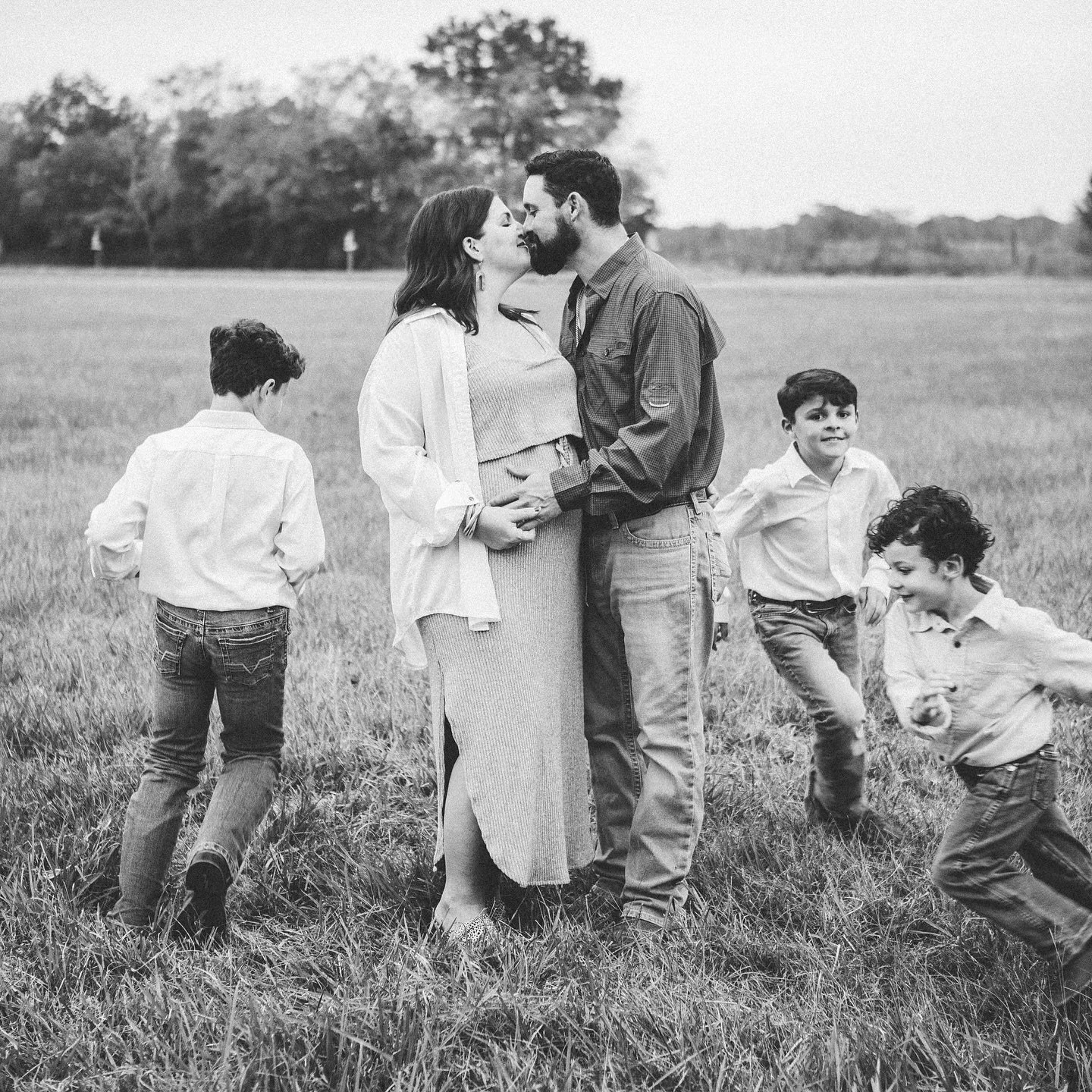 The days are long and the moments are fleeting. And while memories fade, the ones we freeze in time become the ones we hold onto the longest.

#lafayettefamilyphotographer #lifestylephotographer #louisianaphotographer