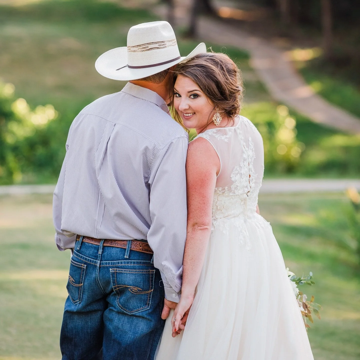 &ldquo;Think of me as your photographer AND hype girl. You bring the chaos, I&rsquo;ll bring the camera.&rdquo;

#westernweddingphotographer #cowboyweddingphotographer #westernweddingmagazine #louisianaweddingphotographer