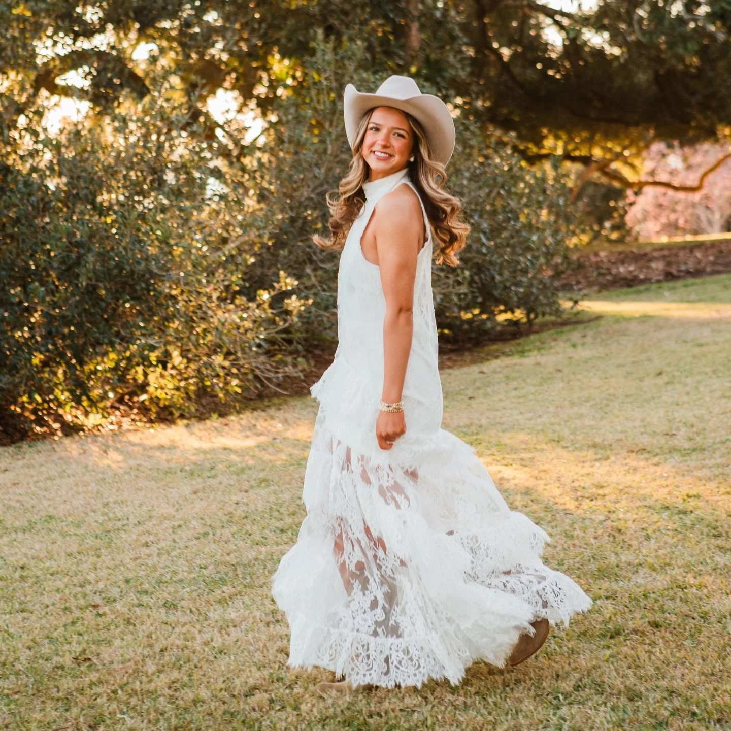 Winter senior sessions might have me converted. Soft golden hour light, cool air, and none of the summer sweat 🤍

#louisianaphotographer