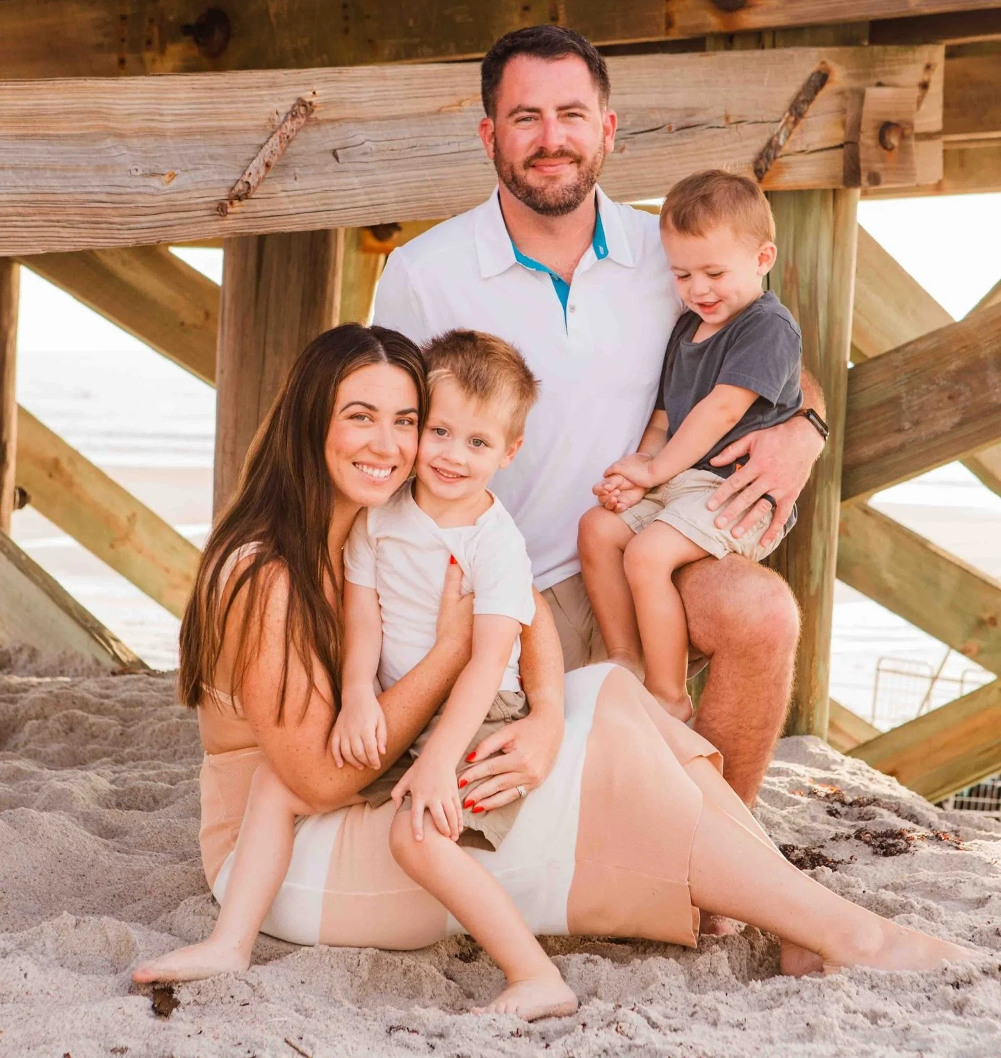 Hint hint, fellas Mother&rsquo;s Day is coming up 👀

Your wife probably wants updated family photos&hellip; and yes, flowers too. But let&rsquo;s be honest it&rsquo;s the photos that really matter.

Flowers last about a week&hellip; maybe 10 days if