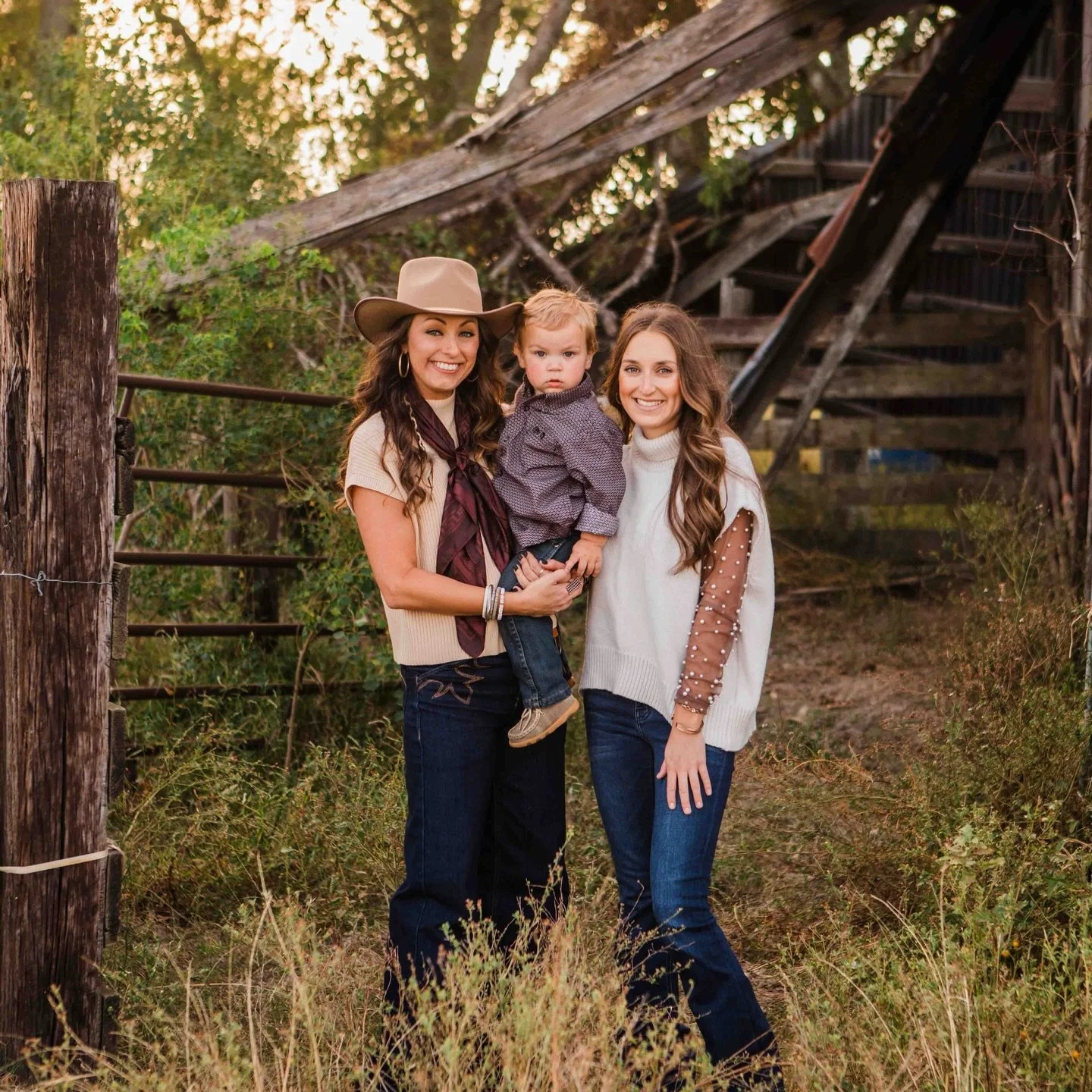 Spring is short, 
babies grow fast, 
and life doesn&rsquo;t slow down.

Take the pictures anyway you&rsquo;ll never regret having them 🤍

#louisianaphotographer #louisianaweddingphotographer