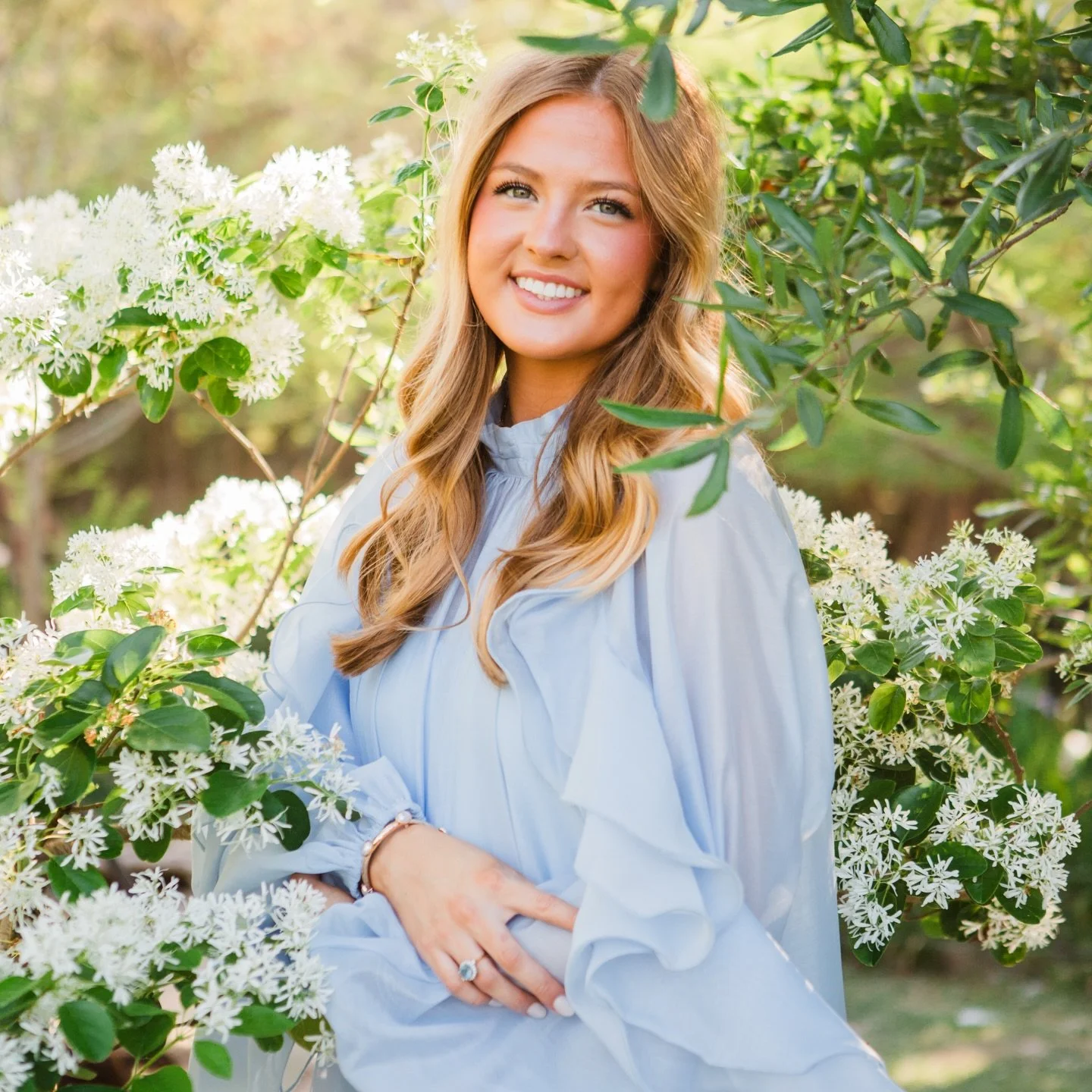 Just realized I&rsquo;ve been holding out on y&rsquo;all and didn&rsquo;t share all my gorgeous seniors&hellip; so let&rsquo;s fix that real quick 🤎

Class of 2027 my books are officially OPEN and ready for you to snag your date ✨

Don&rsquo;t wait,