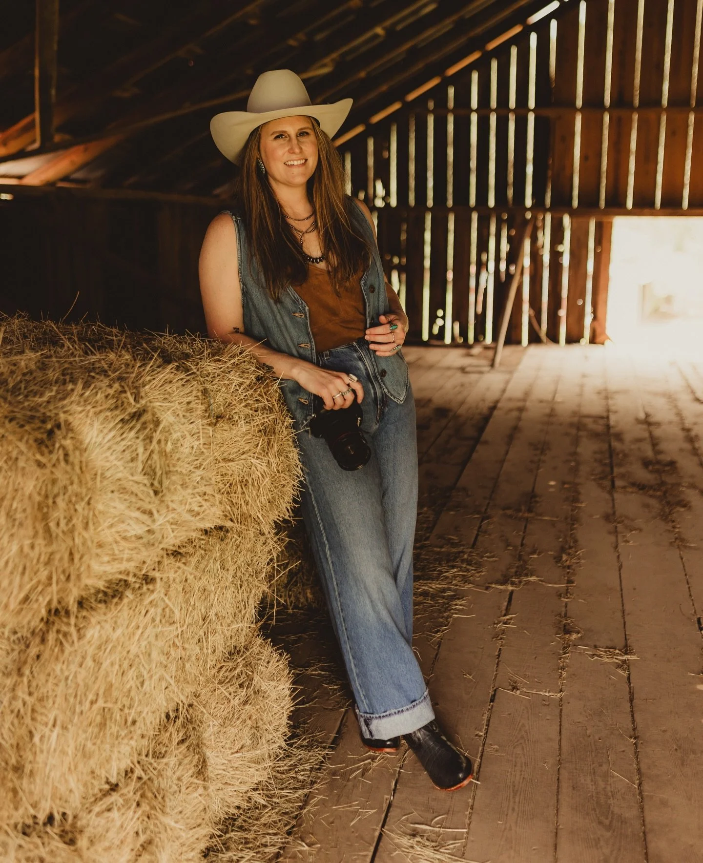 So many new faces around here lately, so I figured it was time to reintroduce myself.

Hey, I&rsquo;m Tyler the girl behind the camera. Most days you&rsquo;ll find me in leggings and a t-shirt with an iced coffee in hand (honestly&hellip; I&rsquo;ve 
