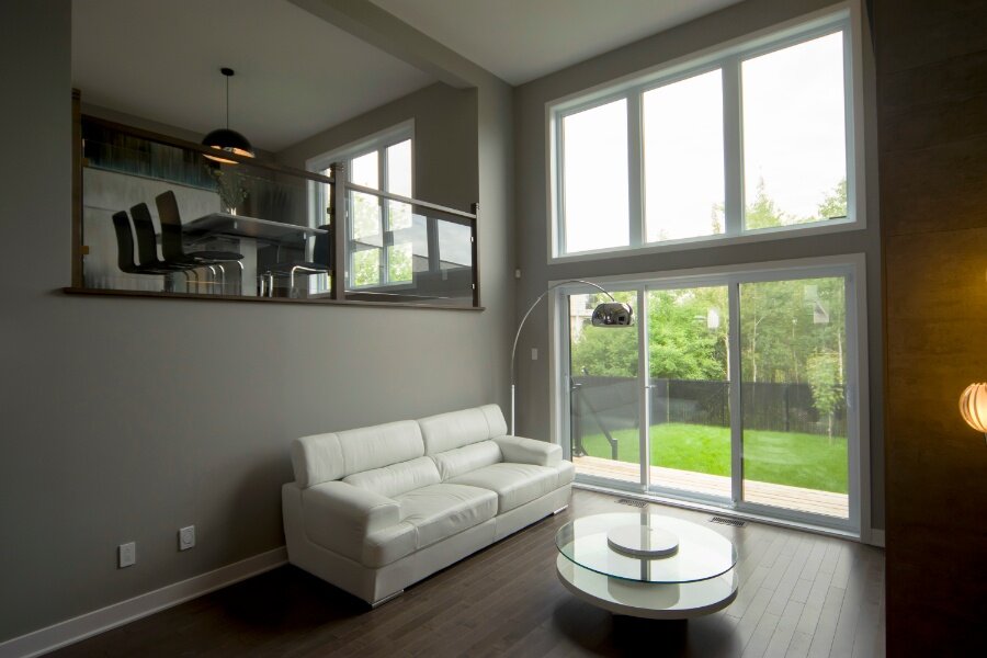 terrebonne-salon-grande-fenetre.jpg