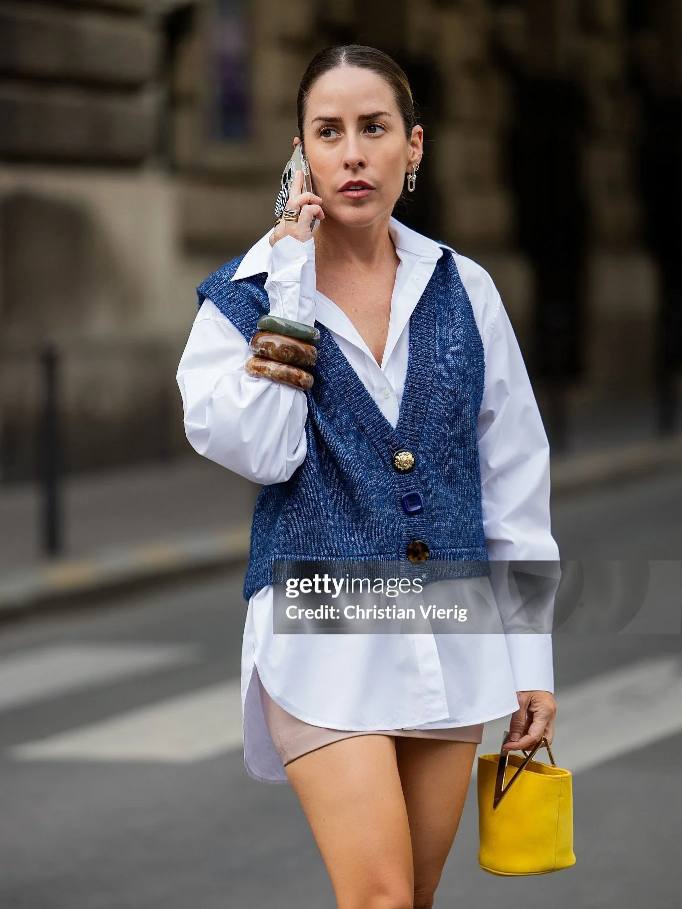 Landed in Paris to find that T-Mobile shut down the data on my phone soooooo that&rsquo;s cute. And so is my outfit&hellip; 

No but seriously, I&rsquo;ve had so much planned to show and teach this week from Paris Fashion Week and kinda can&rsquo;t d