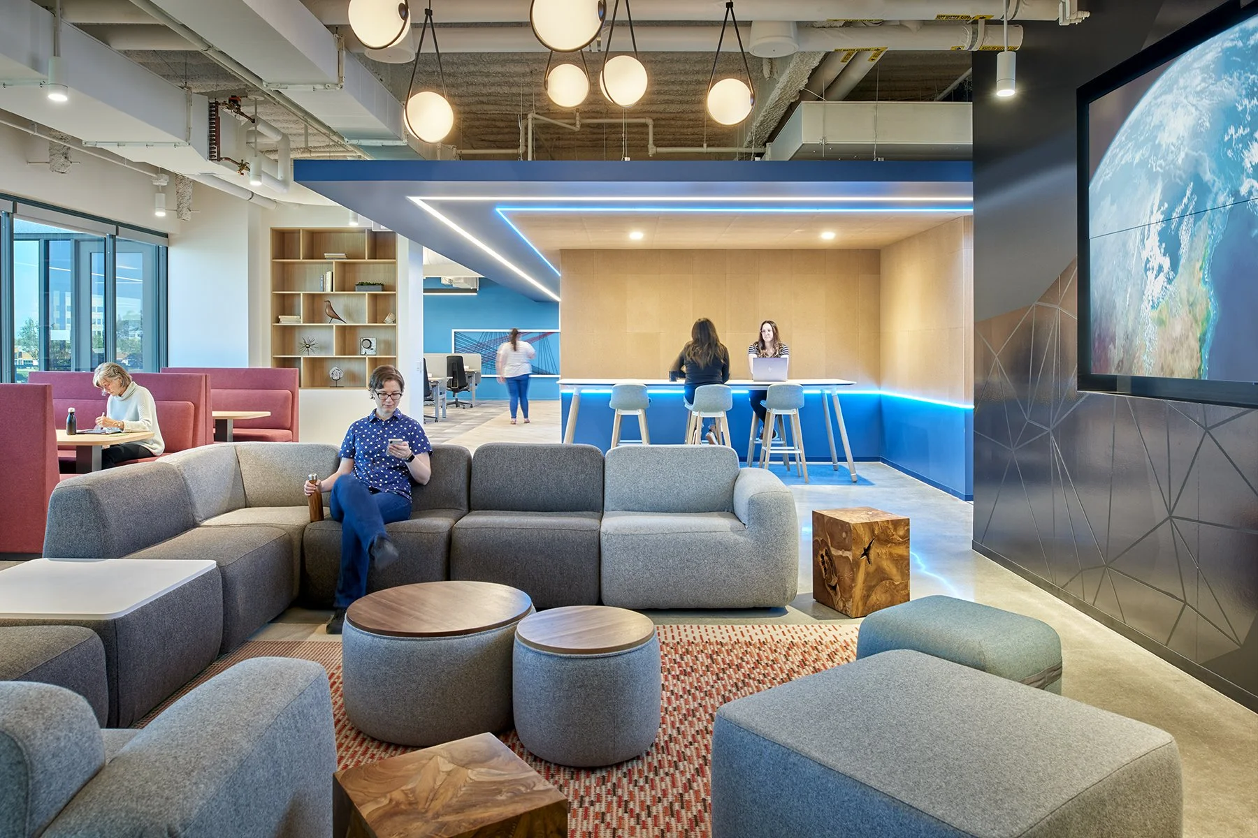 AP+I Design_Equinix_Hive Lounge1.jpg