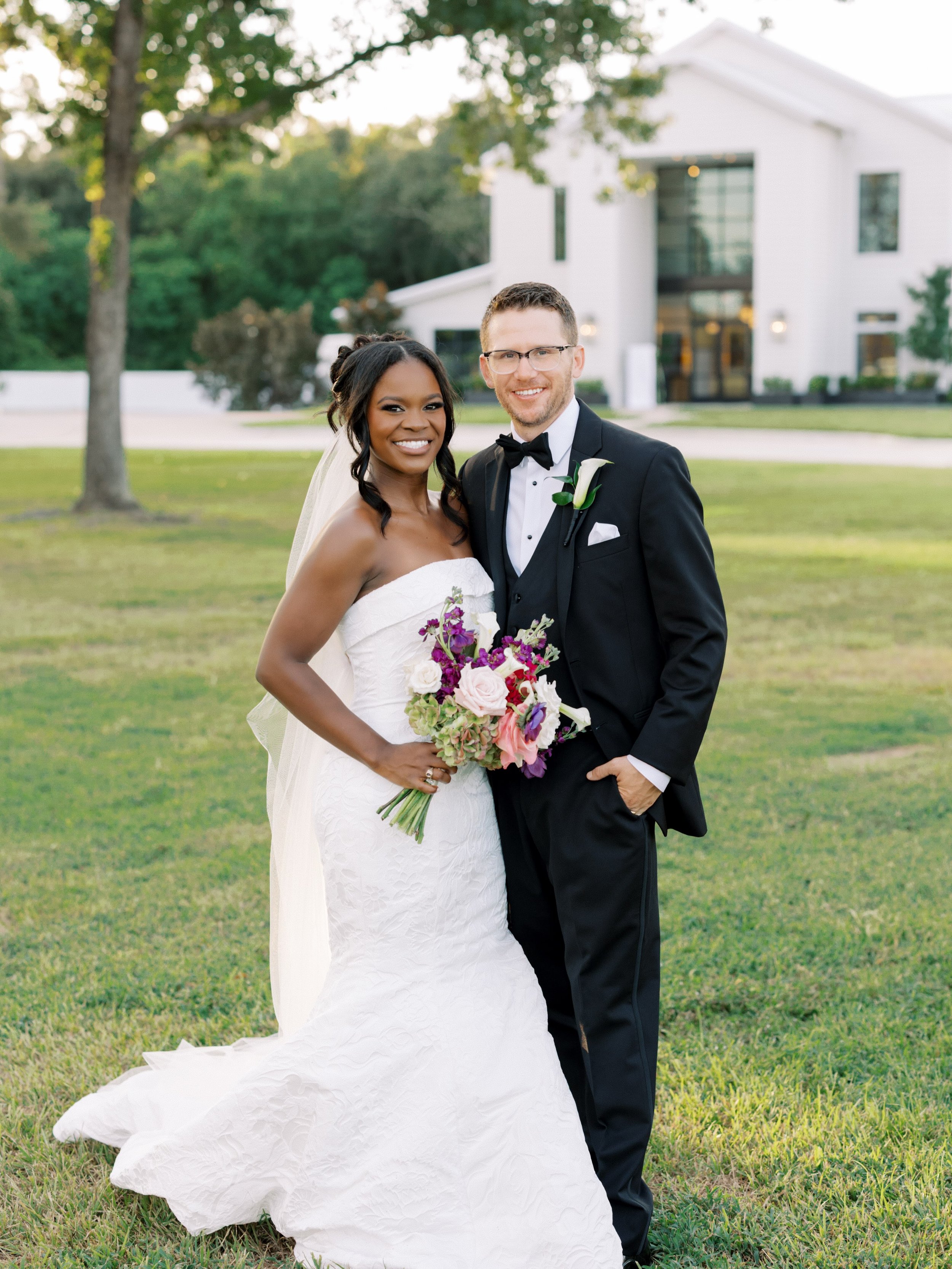 Cheers to the Simons!!! 🌿🕊️

Coordination: @bianca_boxwoodmanor 
Catering: @cityviewcatering 
Florals: @ejohnstondesigns 
Photography: @pearandgracephoto 
Videography: @scottbarberfilm 
Content Creation: @amorecontentco 
Reception Music: @elevateda