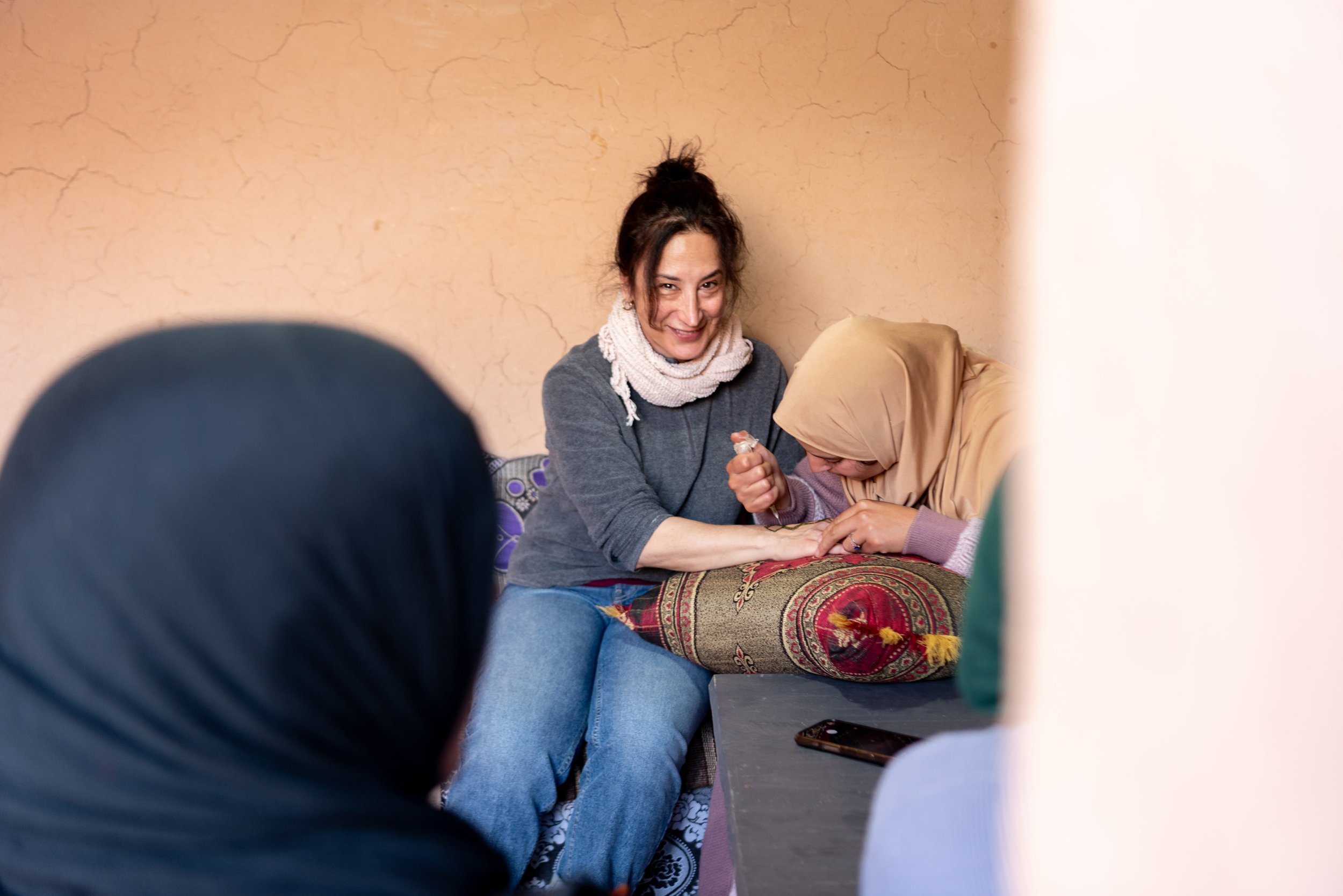 Morocco-Issoumar-Womens-Expedition-traveller-getting-henna-7.jpeg