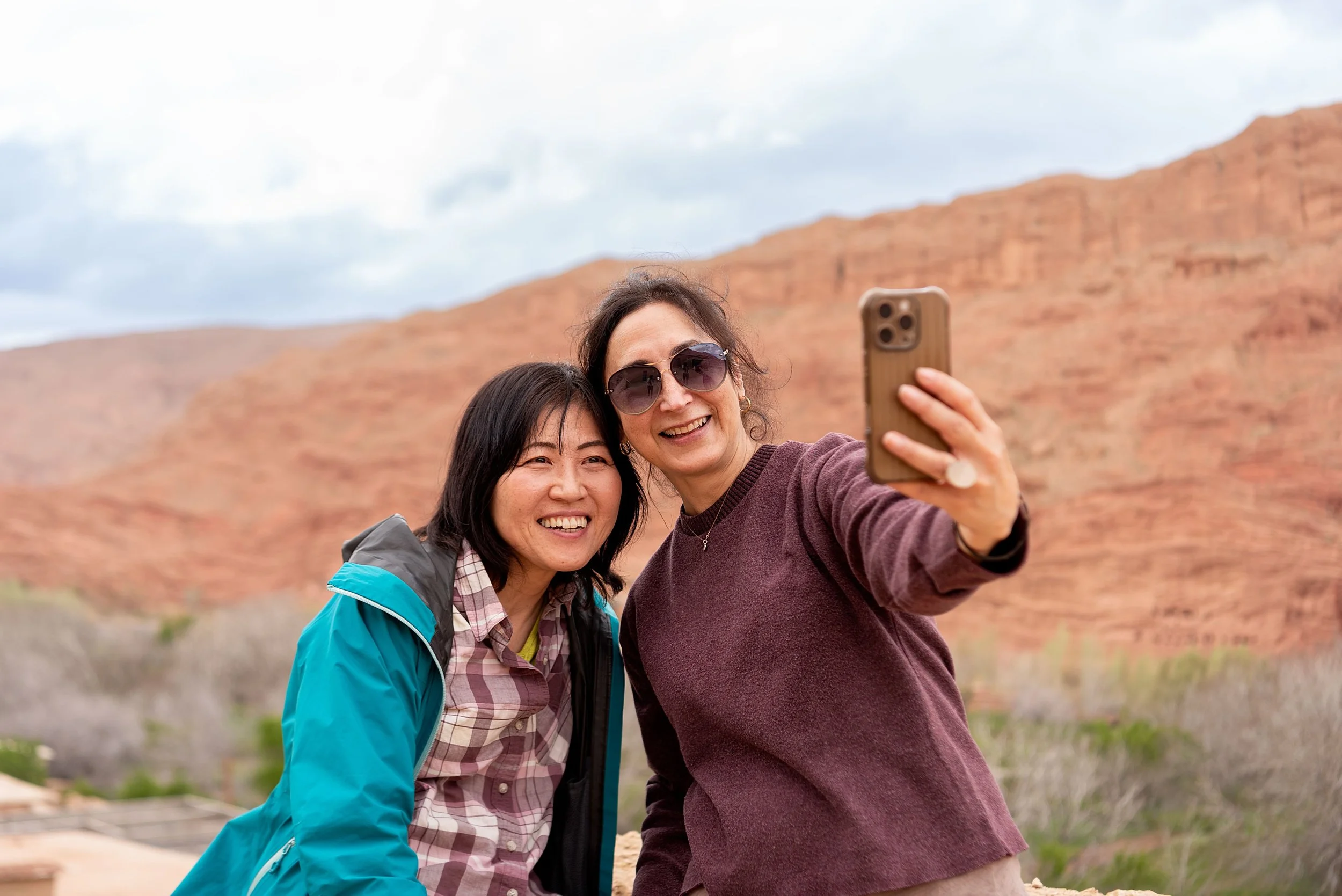 Morocco-Womens-Expedition-Agouti-Village-Rooftop-Travellers-Selfie-2.jpeg