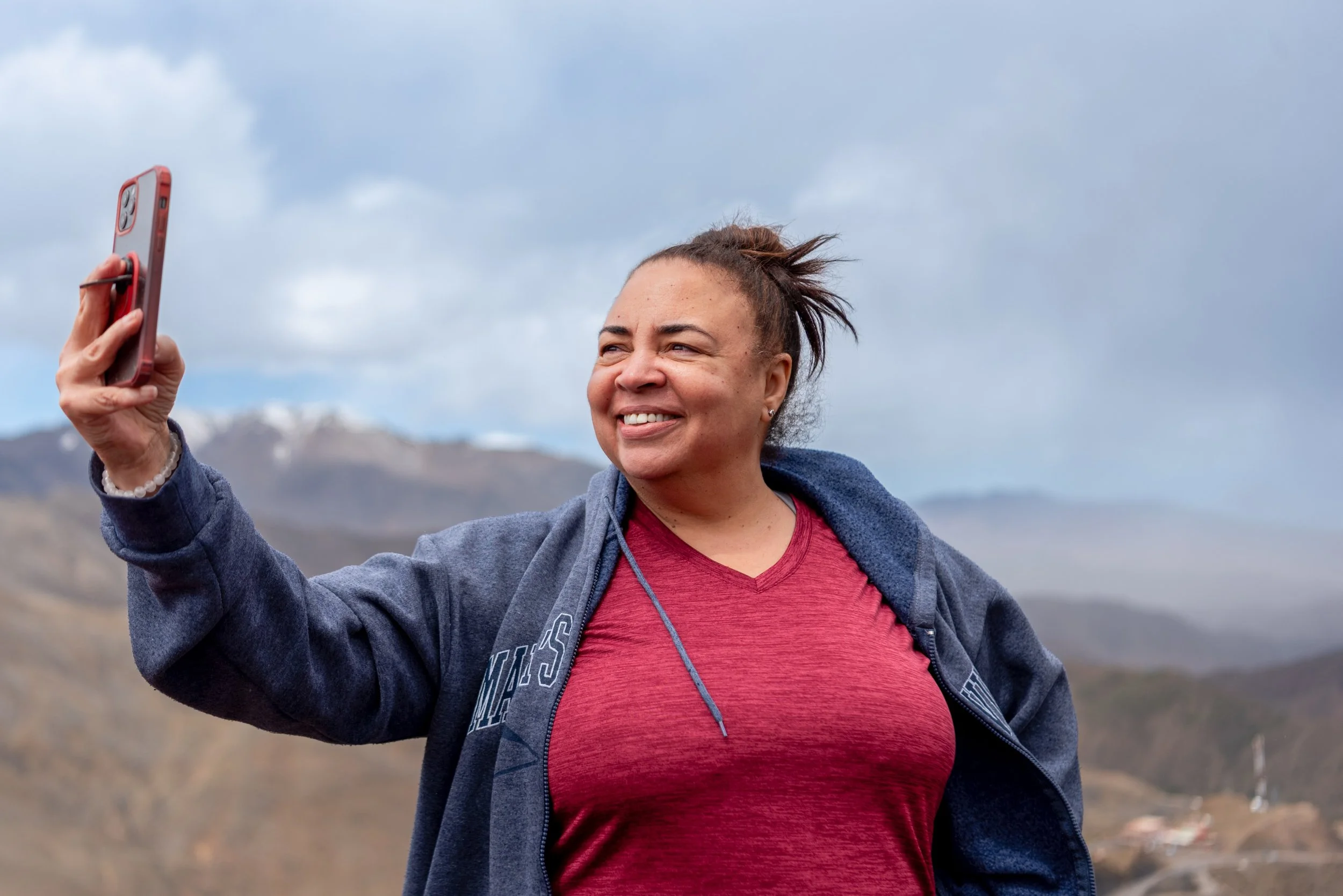 Morocco-Atlas-Mountains-Pass-traveller-selfie-2.jpeg