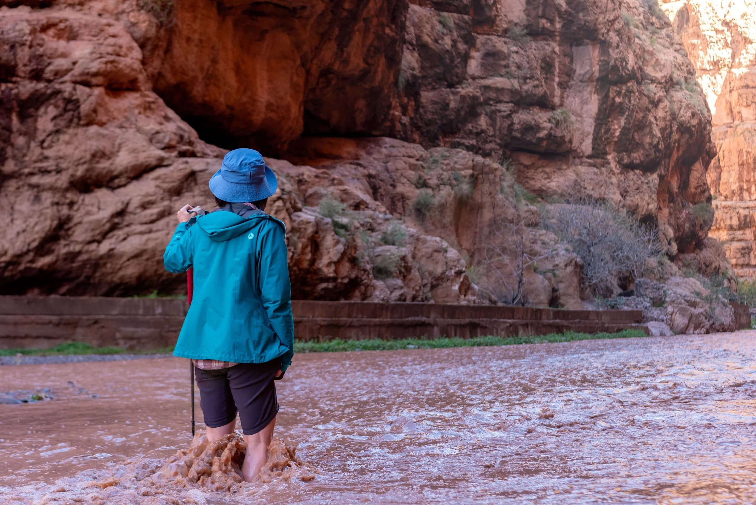 Morocco-Agouti-Gorge-river-crossing-traveller-Miyako-2.jpeg