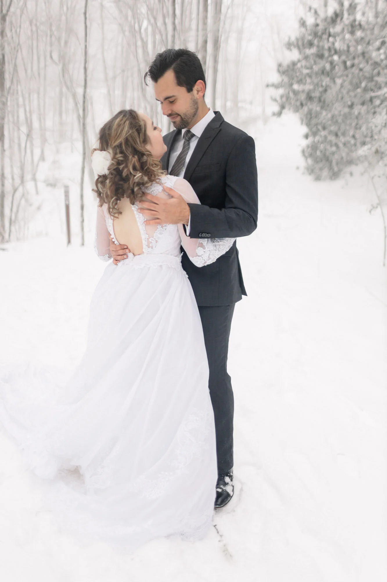 jessica-kovach-photography-snowy-and-romantic-adventure-session-elope-in-asheville-nc-41.jpg