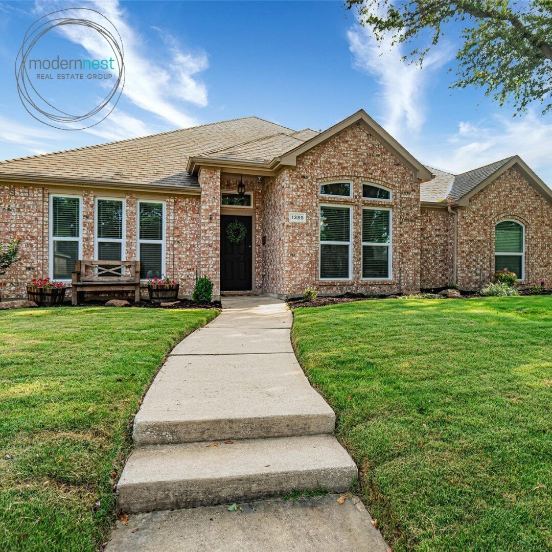 🎉UNDER CONTRACT in Lewisville🎉

We're always trying out-of-the-box ideas to get our clients' offers accepted - and this home is a great example of that!

When we were touring, we noticed the home had lots of Longhorn gear, and our buyer was a UT al