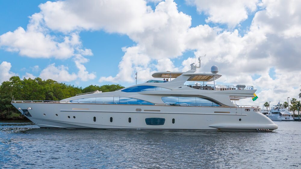 105 ft Azimut | From $8350 | 13 guest max