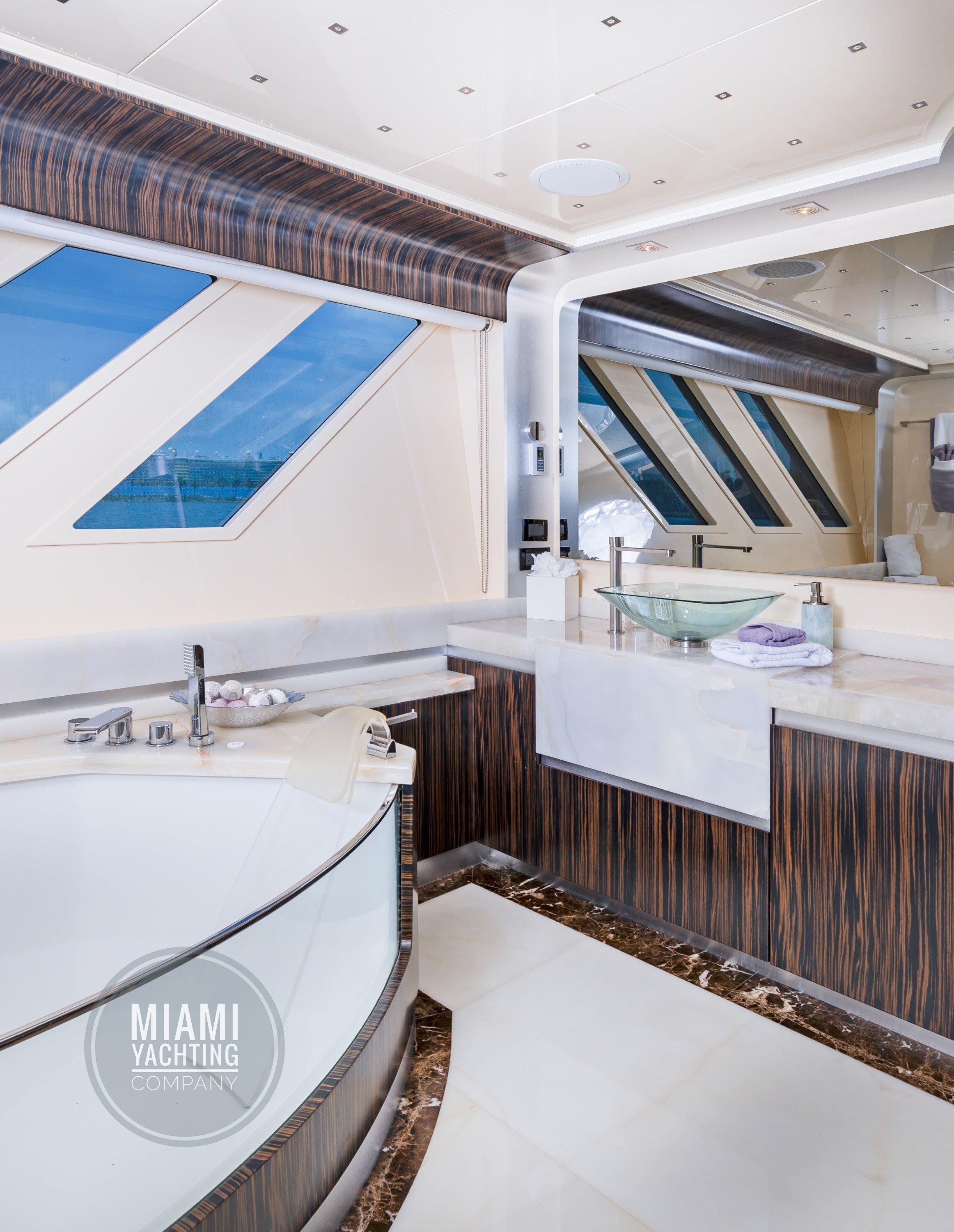 Miami_Yachting_Company_100_Dominator5.jpg