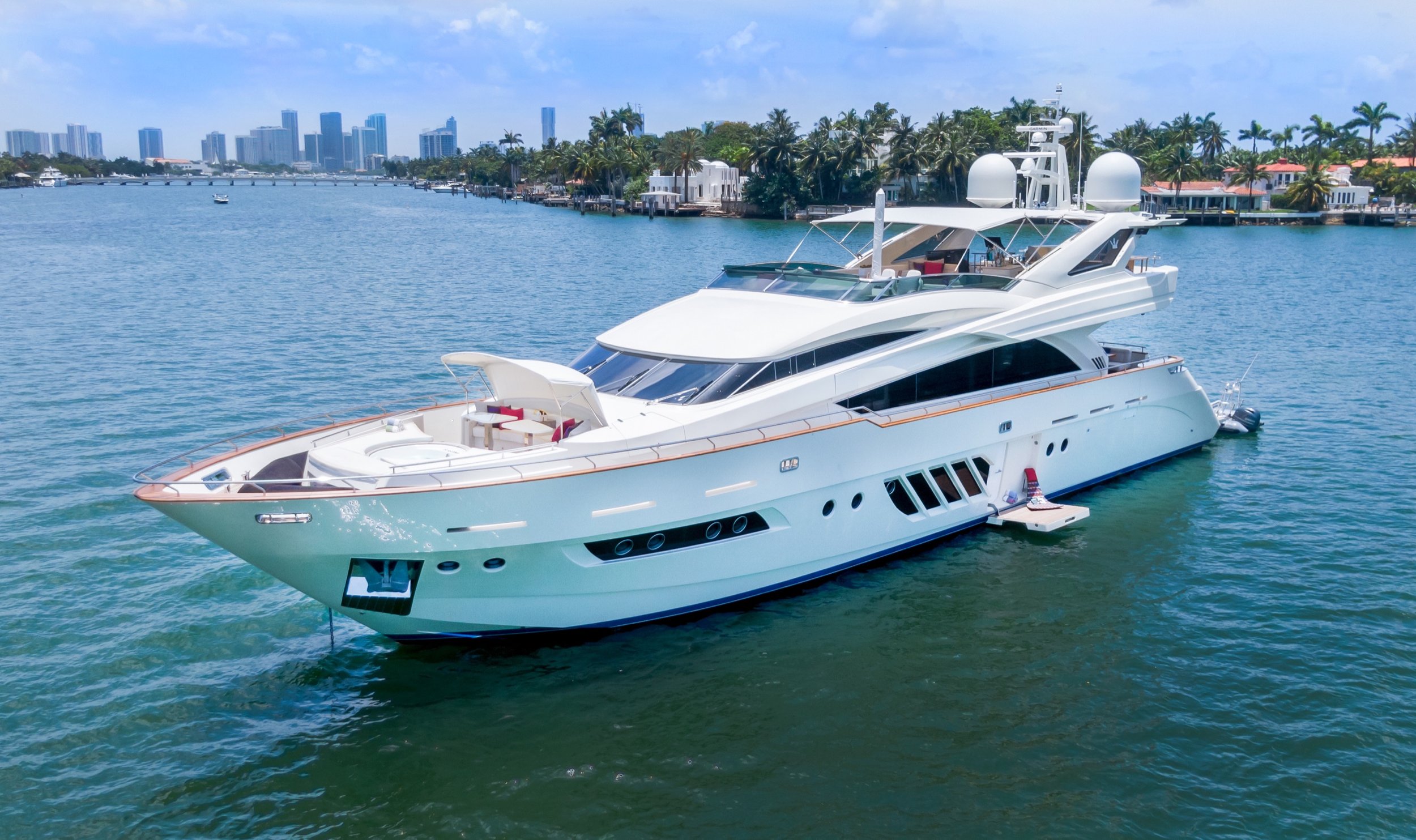 100 ft Dominator | From $6200 | 13 guest max
