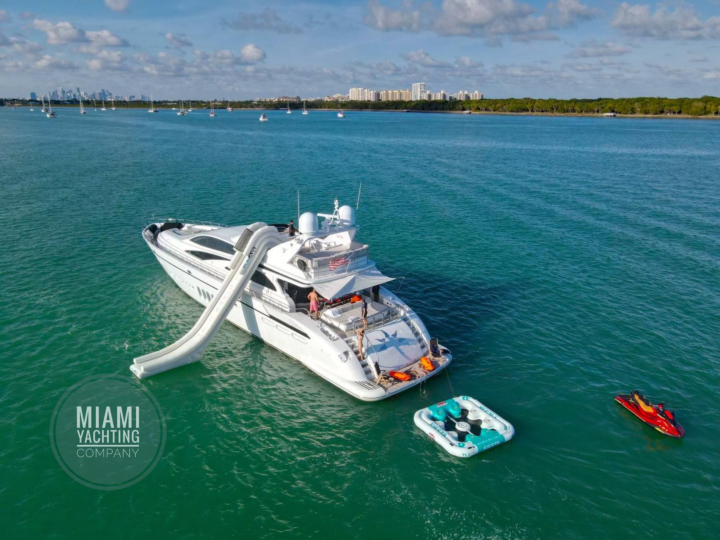 Miami_Yachting_Company_105_leopard0000.JPG
