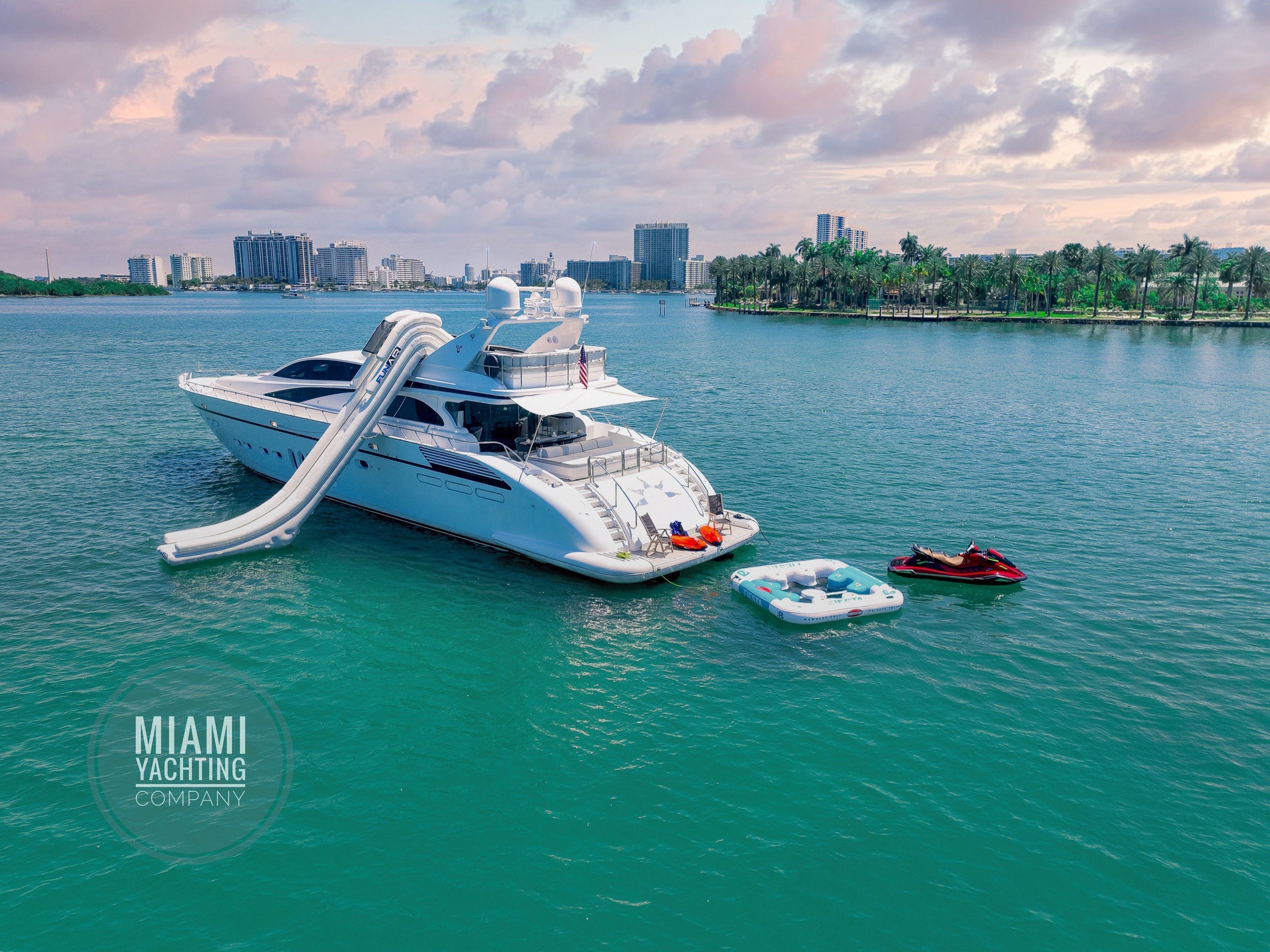 Miami_Yachting_Company_105_Leopard_Flybridge21.jpeg