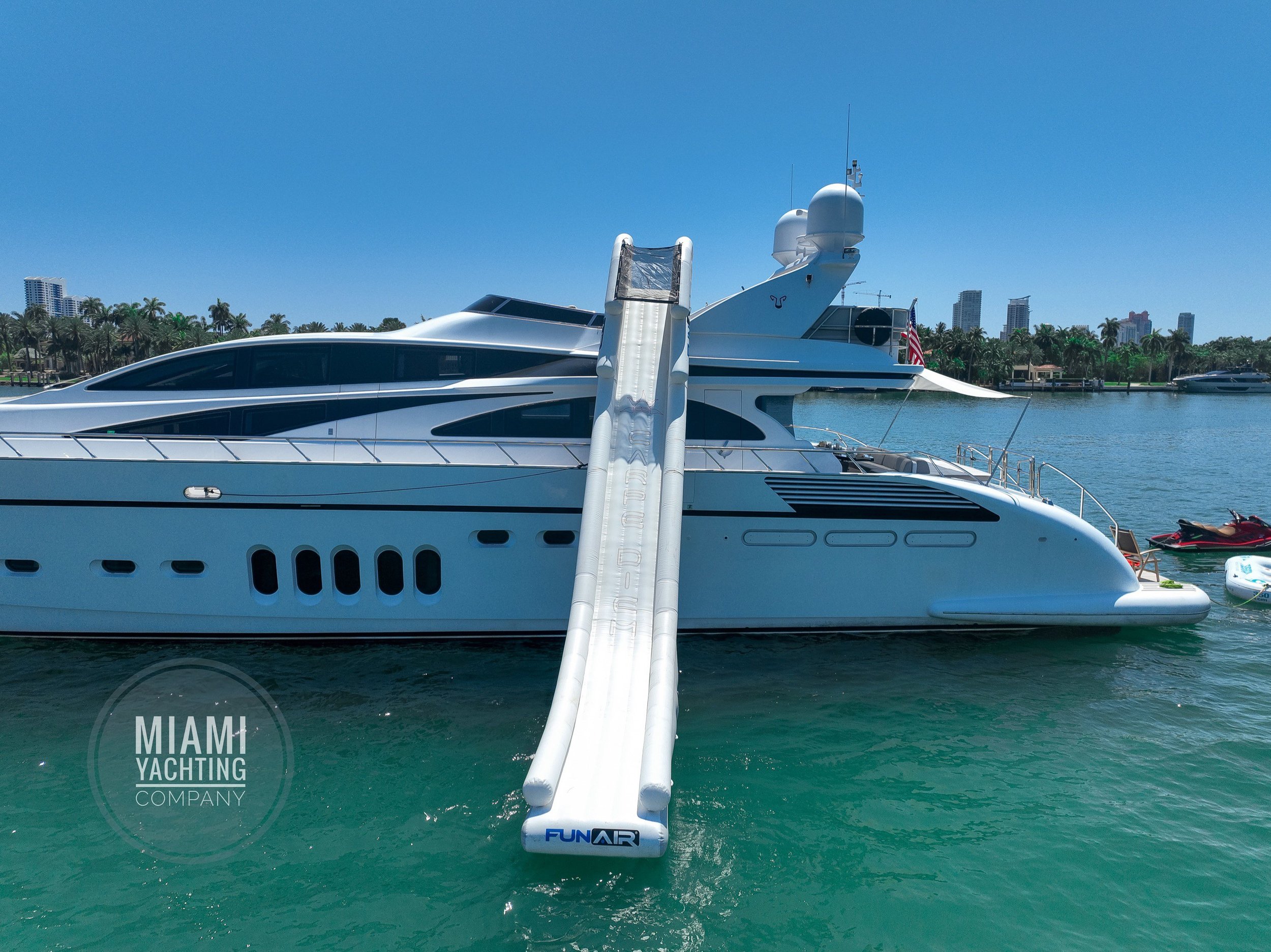 Miami_Yachting_Company_105_Leopard_Flybridge23.jpg