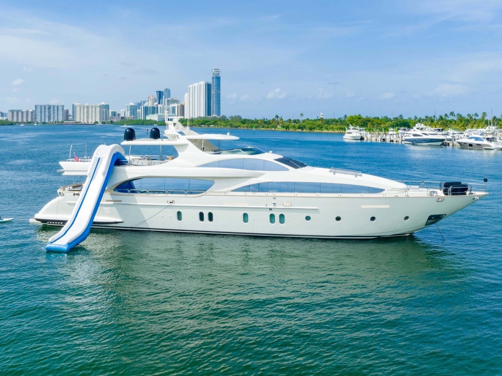 116 ft Azimut | From $10000 | 13 guest max