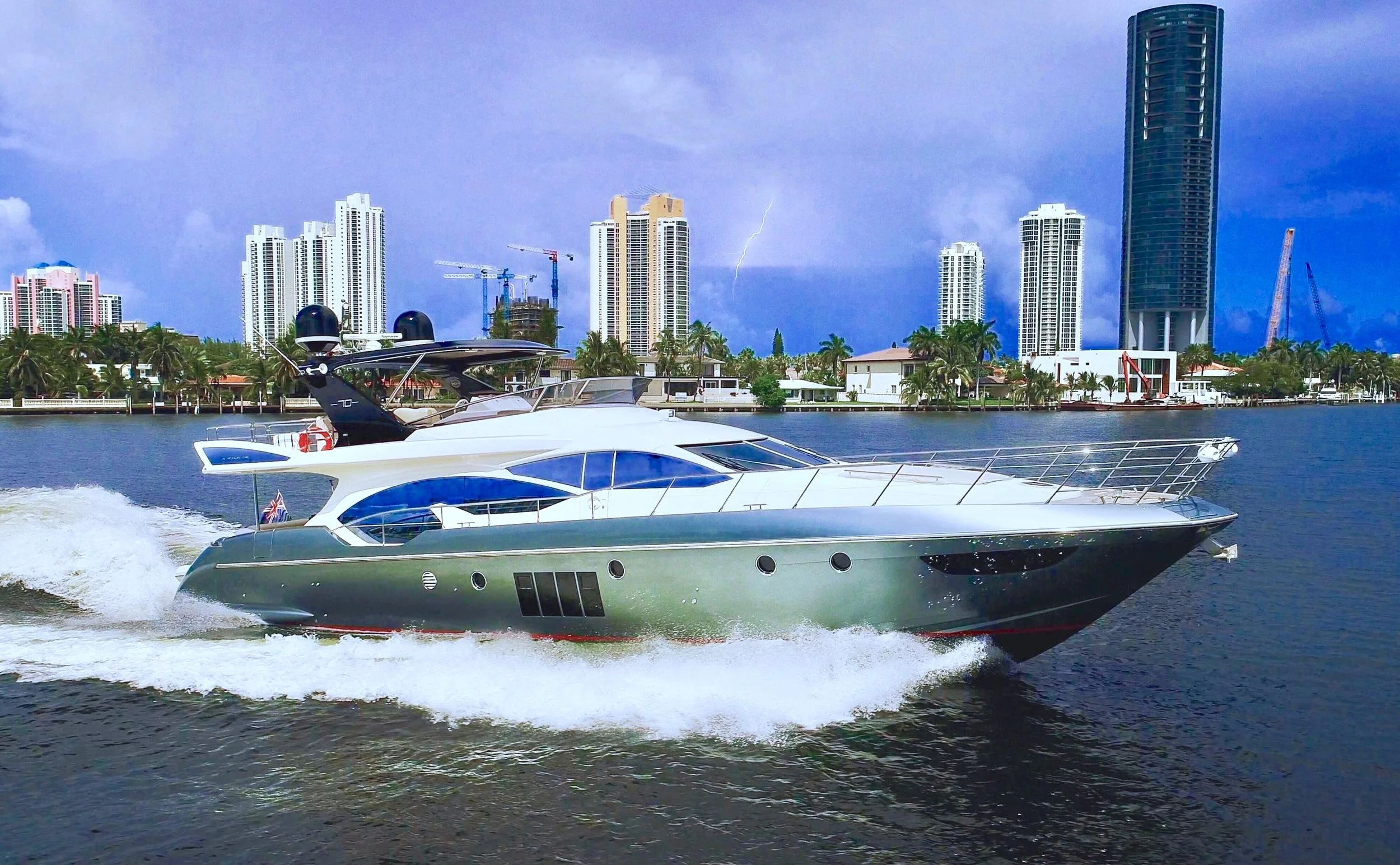 Miami_Yachting_Company_70_azimut10.jpg