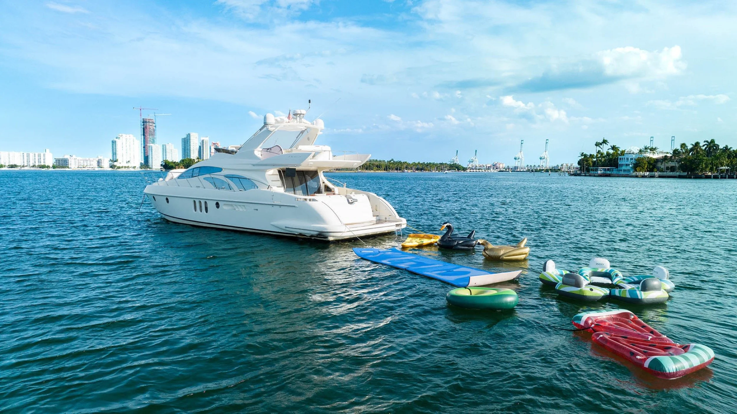 Miami_Yachting_Company_62_Azimut_Evo10.jpg
