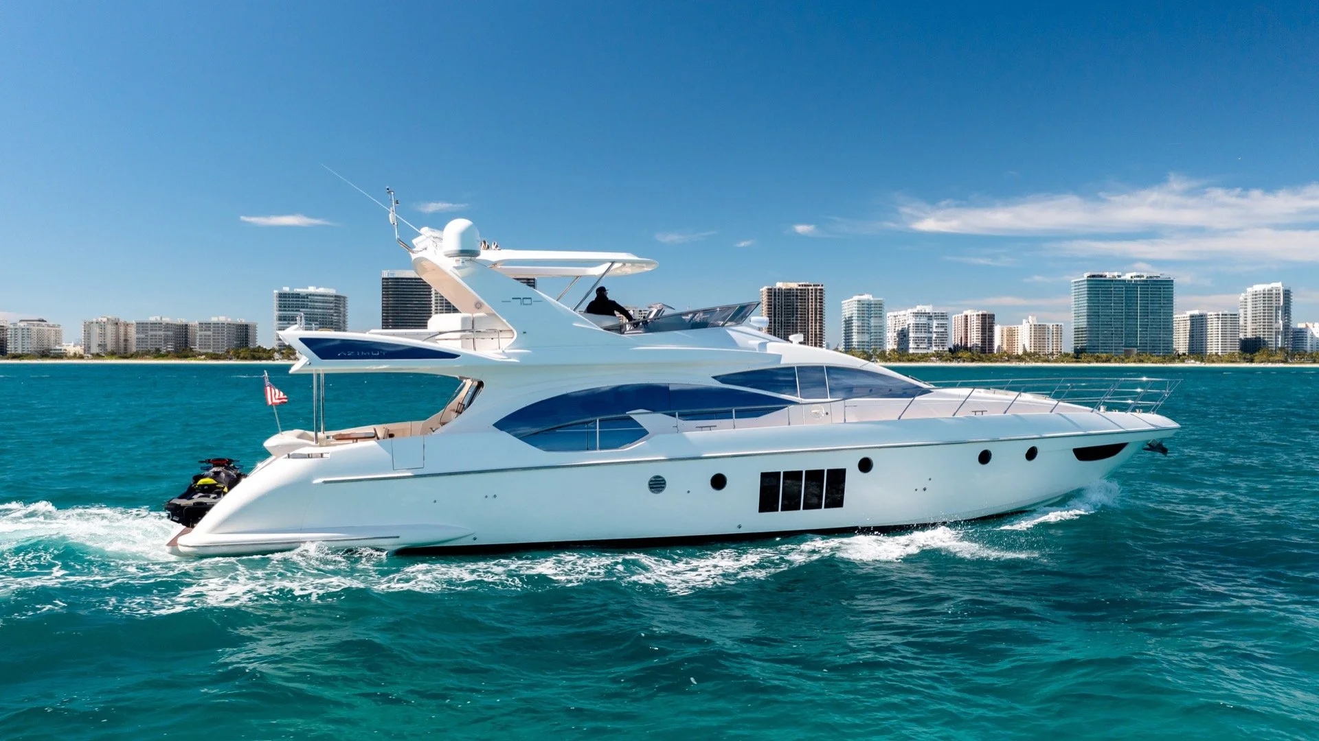 Miami_Yachting_Company_70_Azimut_Bravo10.jpg