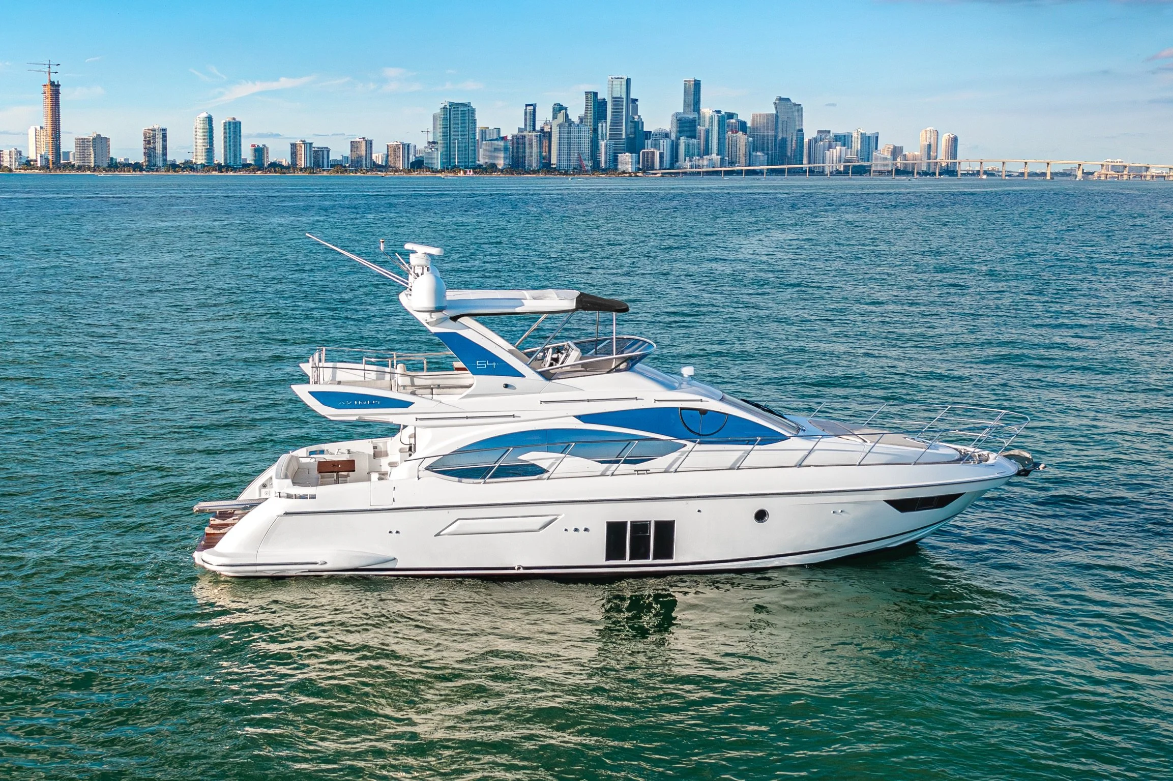 Miami_Yachting_Company_54_Azimut12.JPG