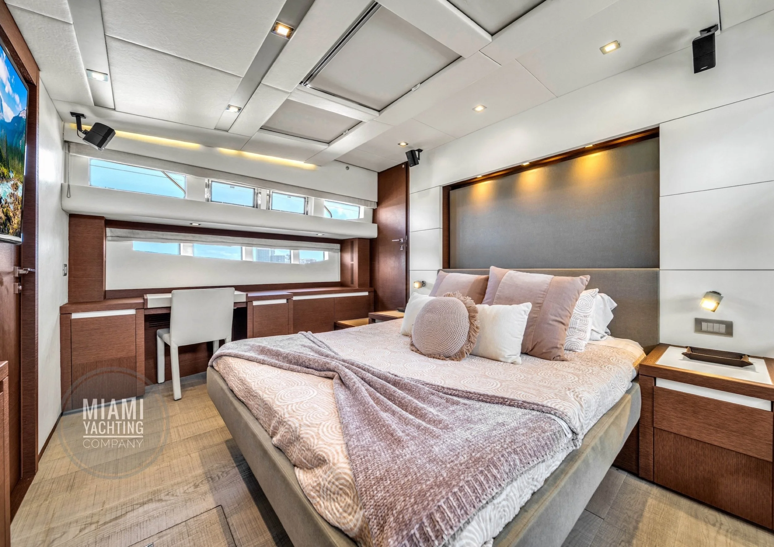 miami_yachting_company_75_prestige11.jpeg