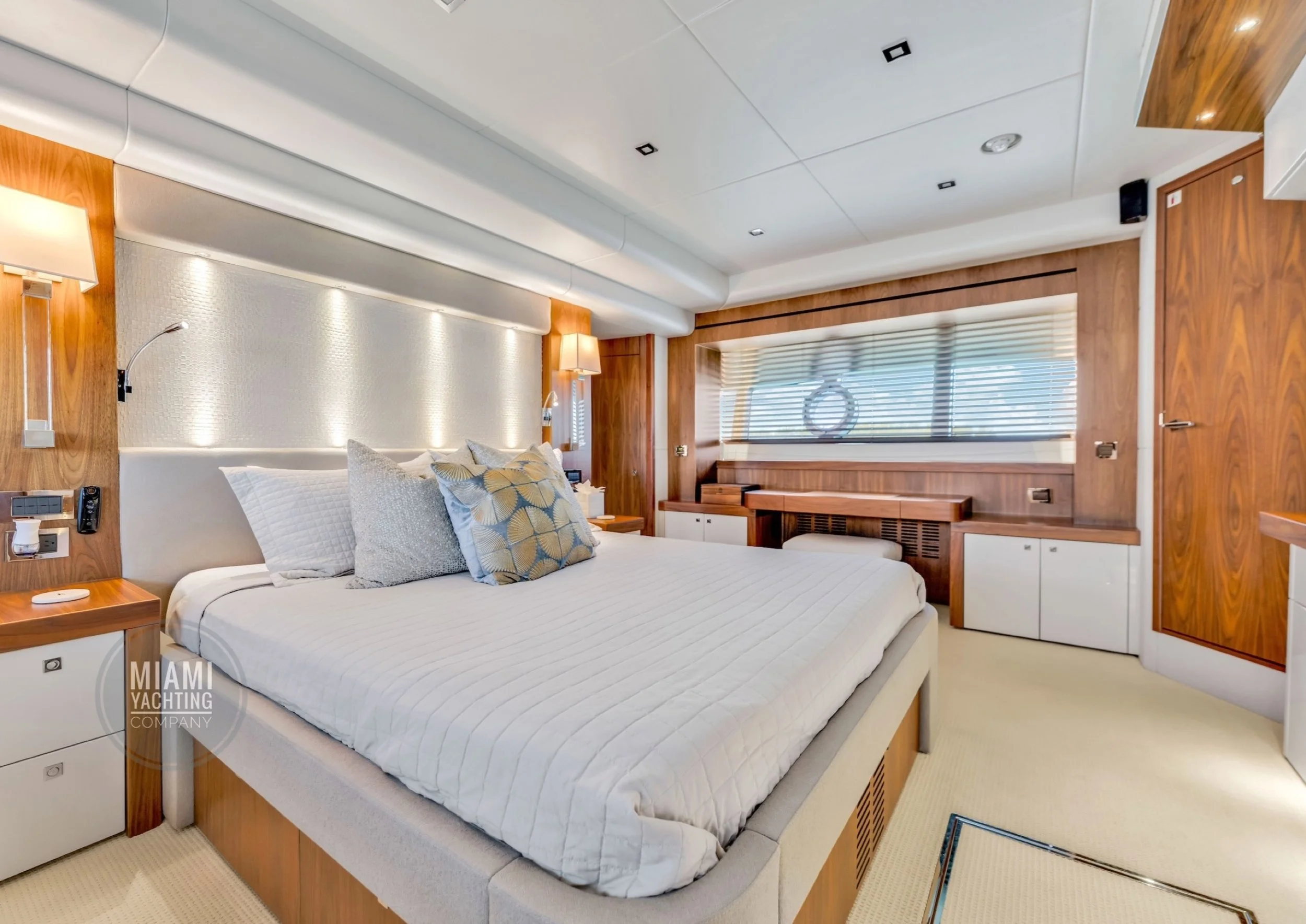miami_yachting_company_92_Sunseeker34.jpeg