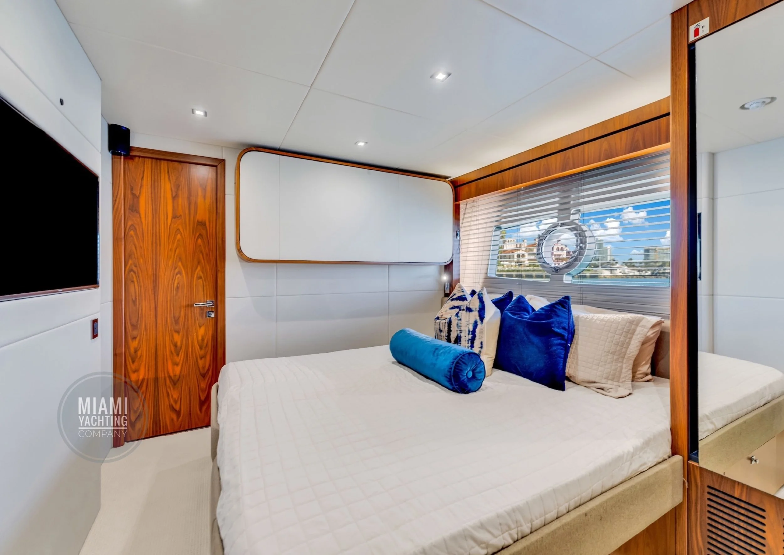 miami_yachting_company_92_Sunseeker52.jpeg