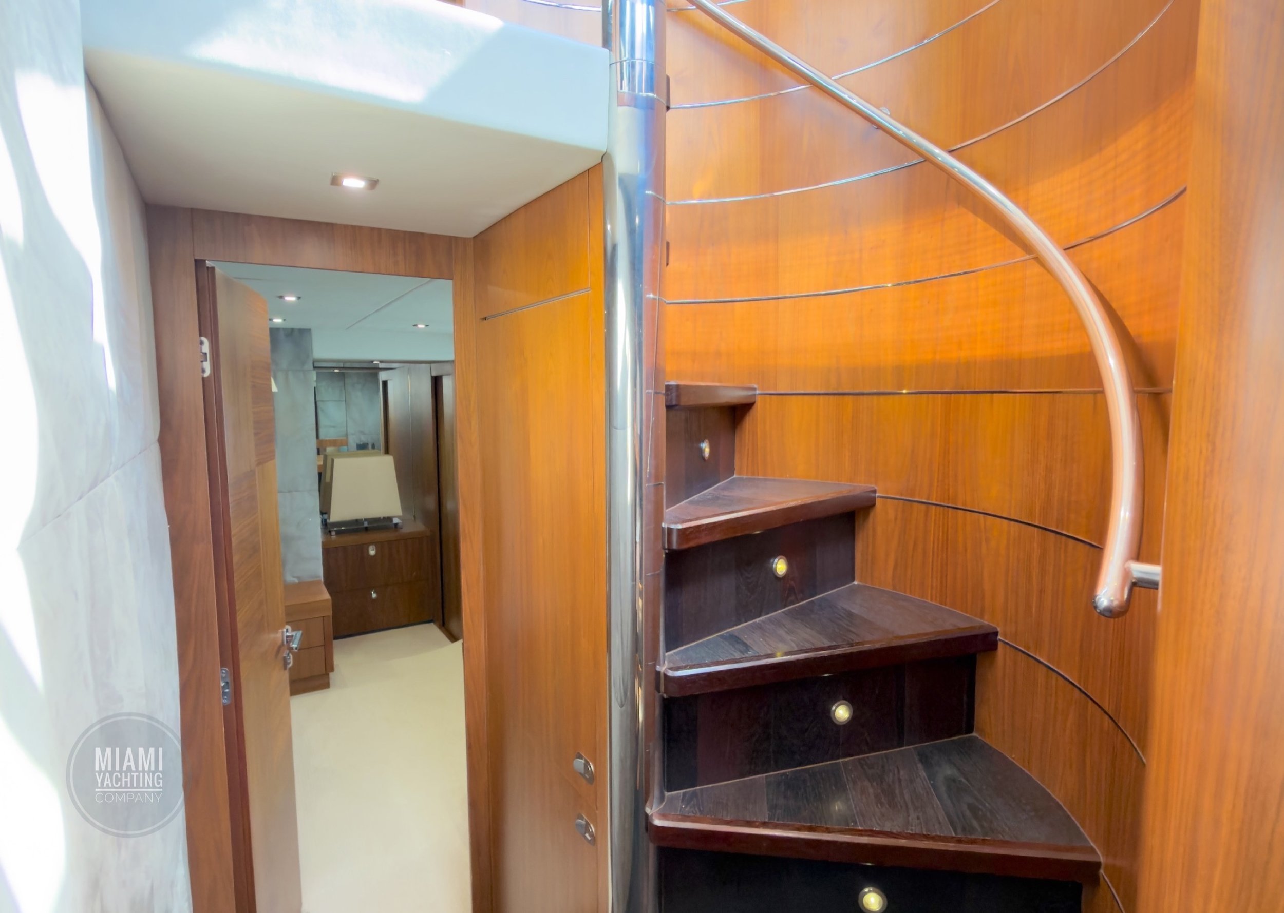Miami_yachting_company_75_Sunseeker43.jpeg