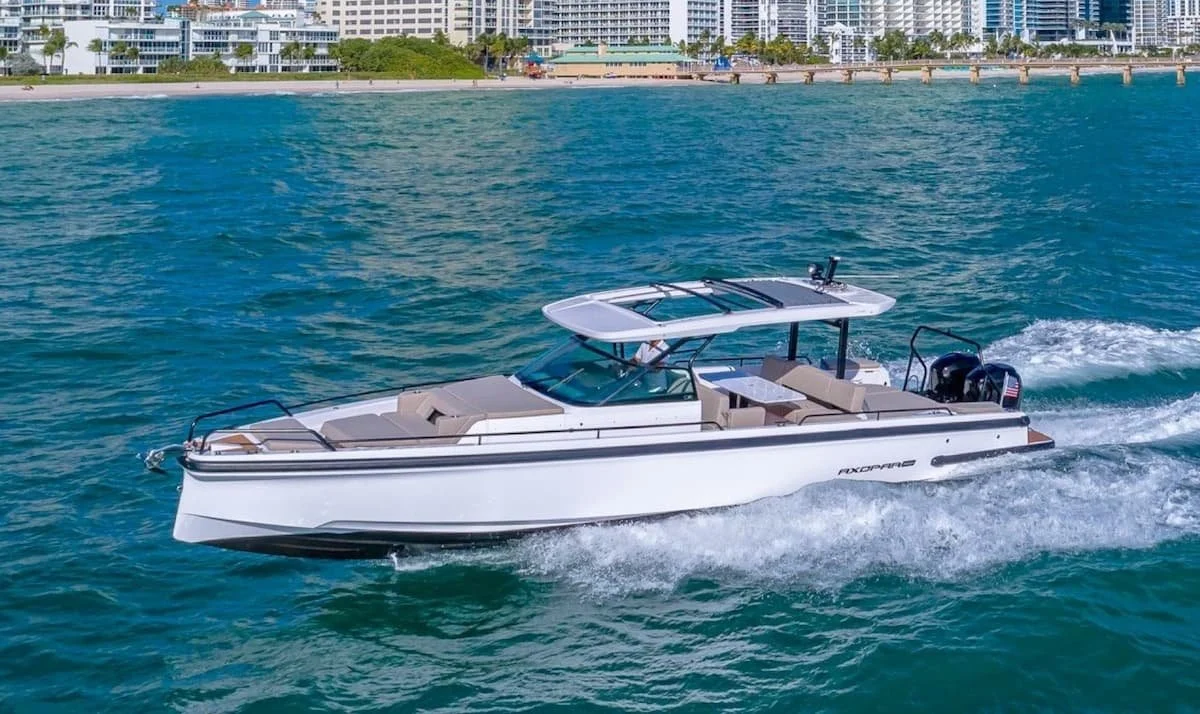 38 Axopar boat causing in Miami Beach