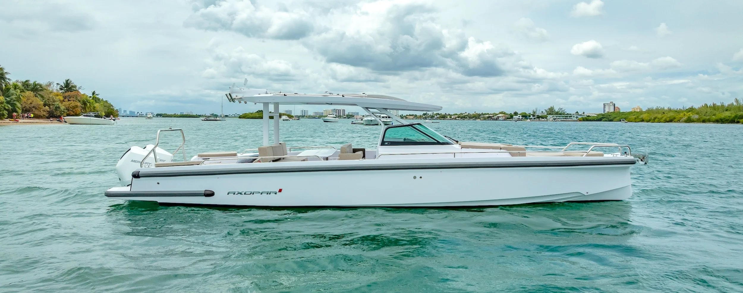 Miami_Yachting_Company_37_Axopar22 copy.jpg