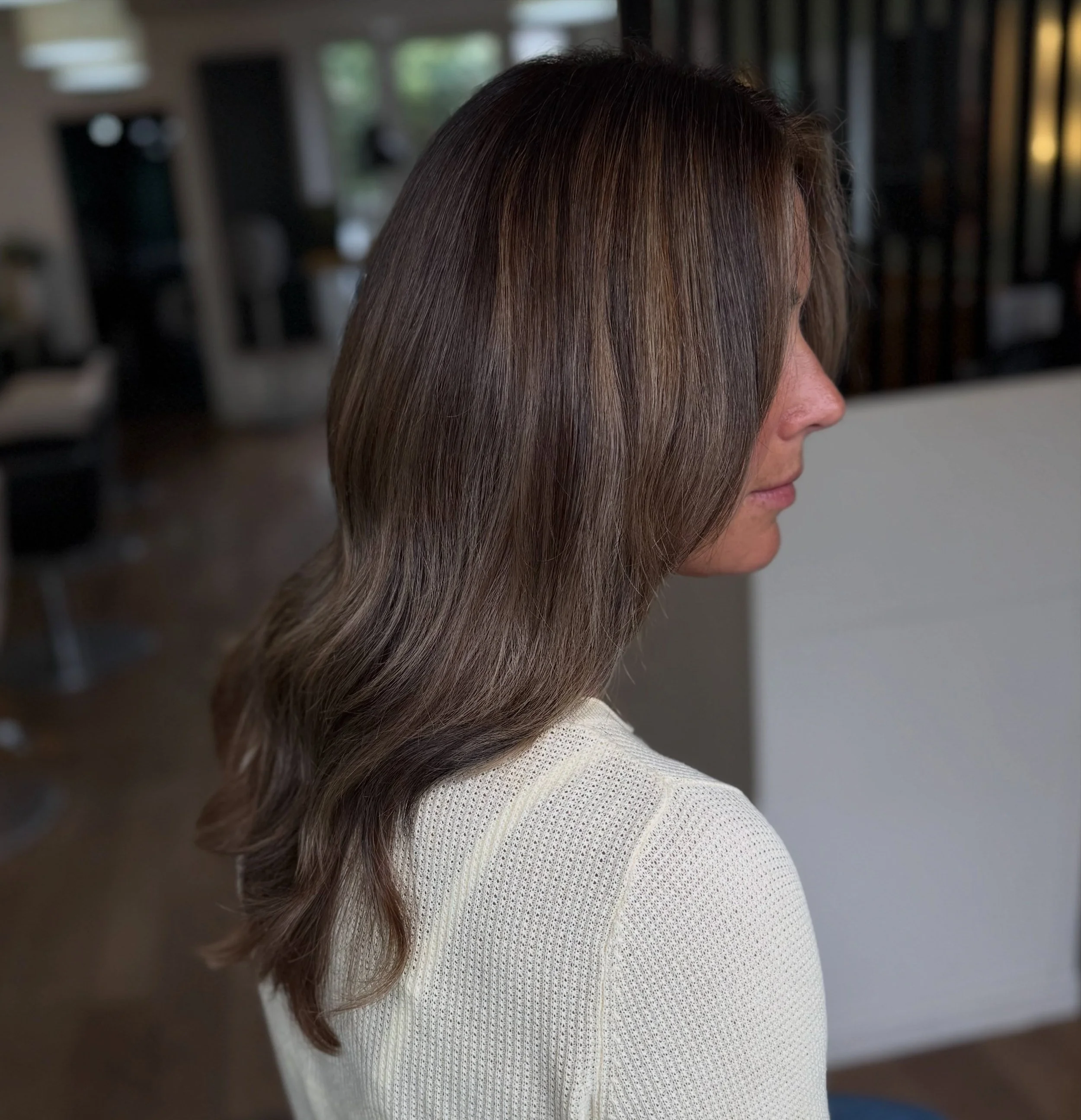 A gorgeous colour refresh 🤎✨
Soft, rich tones with beautiful dimension and a glossy finish &mdash; the perfect autumnal transformation 🍂🤎

Created by Abi 

We may have forgotten the before&hellip; but just look at that after! 🤭

#HairColour #Autu