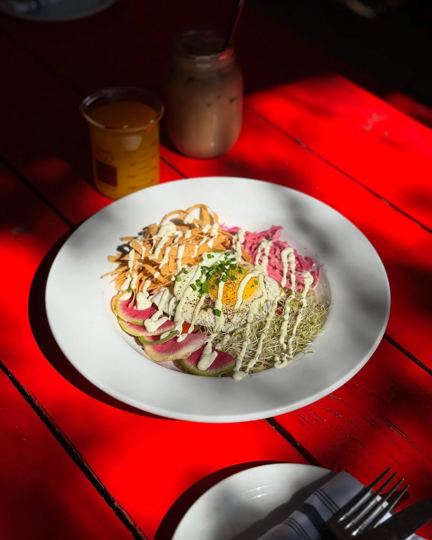 CLASSMATES! 🚨

LUNCH LADY ARTURO HAS A NEW WEEKEND FEATURE! 

~ THE RECESS RICE BOWL ~ 

Saut&eacute;ed onion &amp; red pepper, blistered tomatoes, spiced rice, alfalfa sprouts, watermelon radish, pickled cabbage, crispy tortilla, sunny egg &amp; to