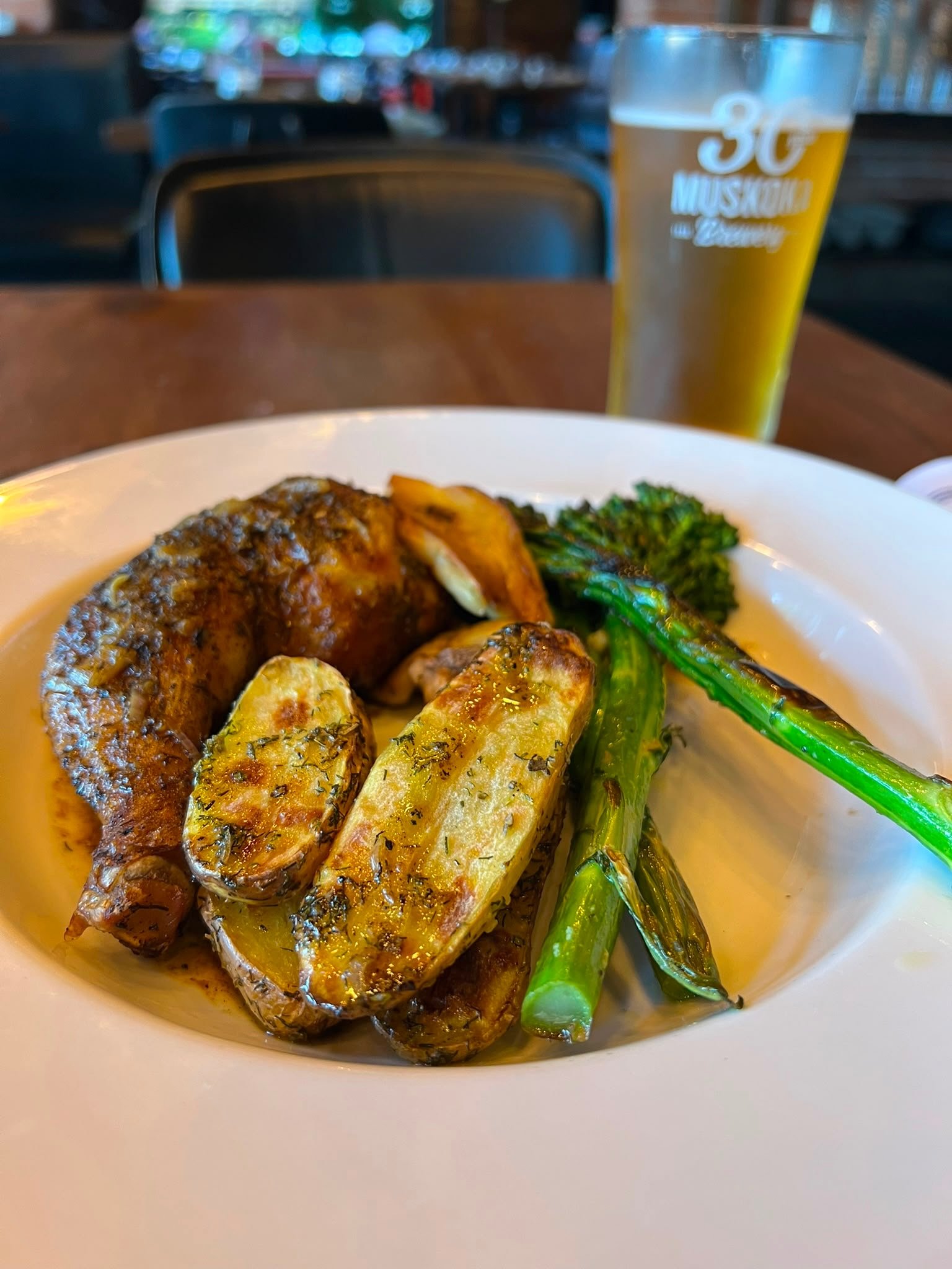 POV: Your Wednesday dinner plans just got an upgrade. 😌

Roasted chicken.
Crispy potatoes.
A cold pint.

That&rsquo;s today&rsquo;s homework and class starts at 4 PM. 🧑🏼&zwj;🏫📚 

#schoolrestaurant #libertyvillage #torontofoodie #tcfcommunity #to